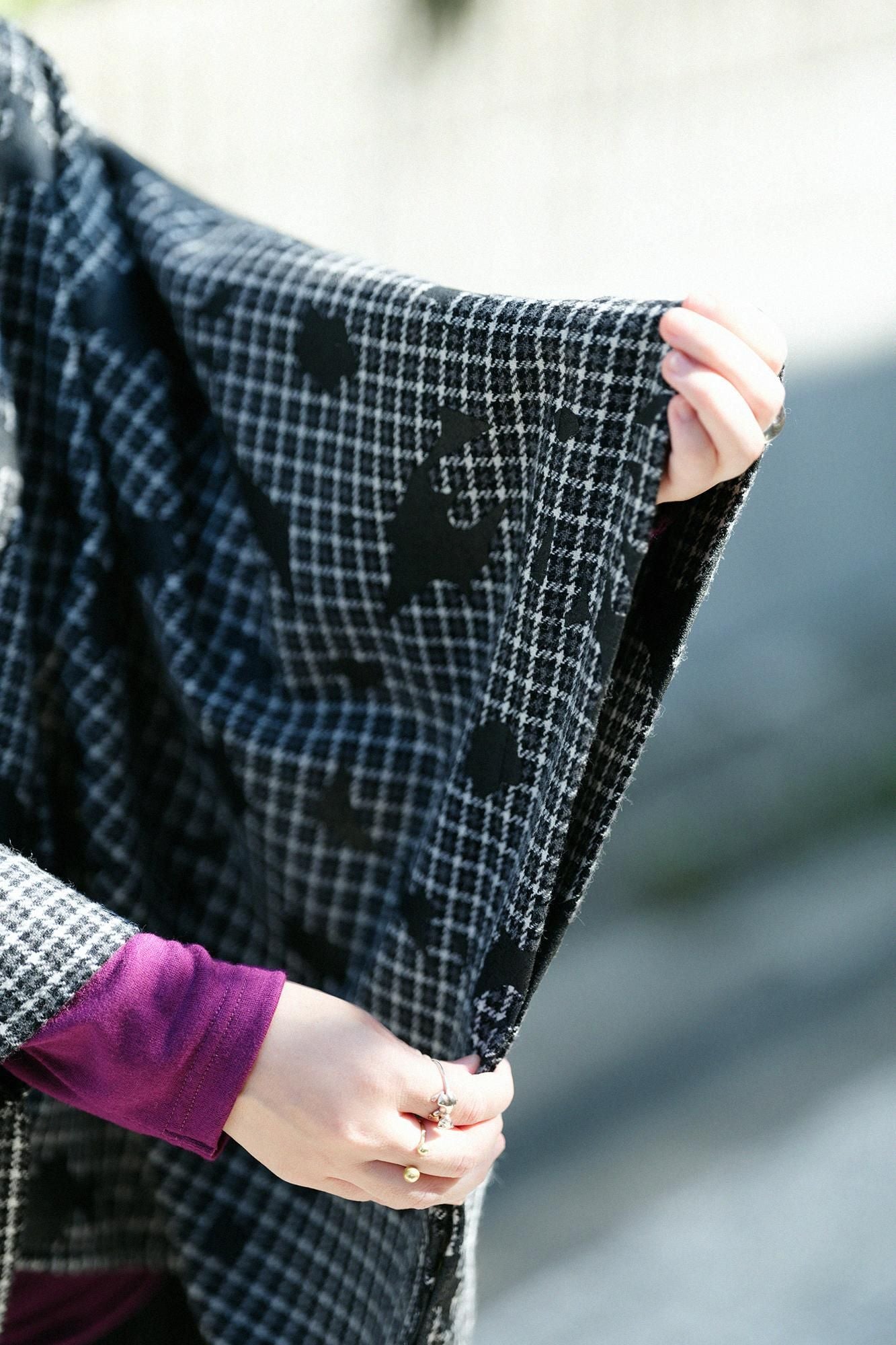 Tweed Lattice Weave Kisaragi Poncho / Oraka and Blank Black× White