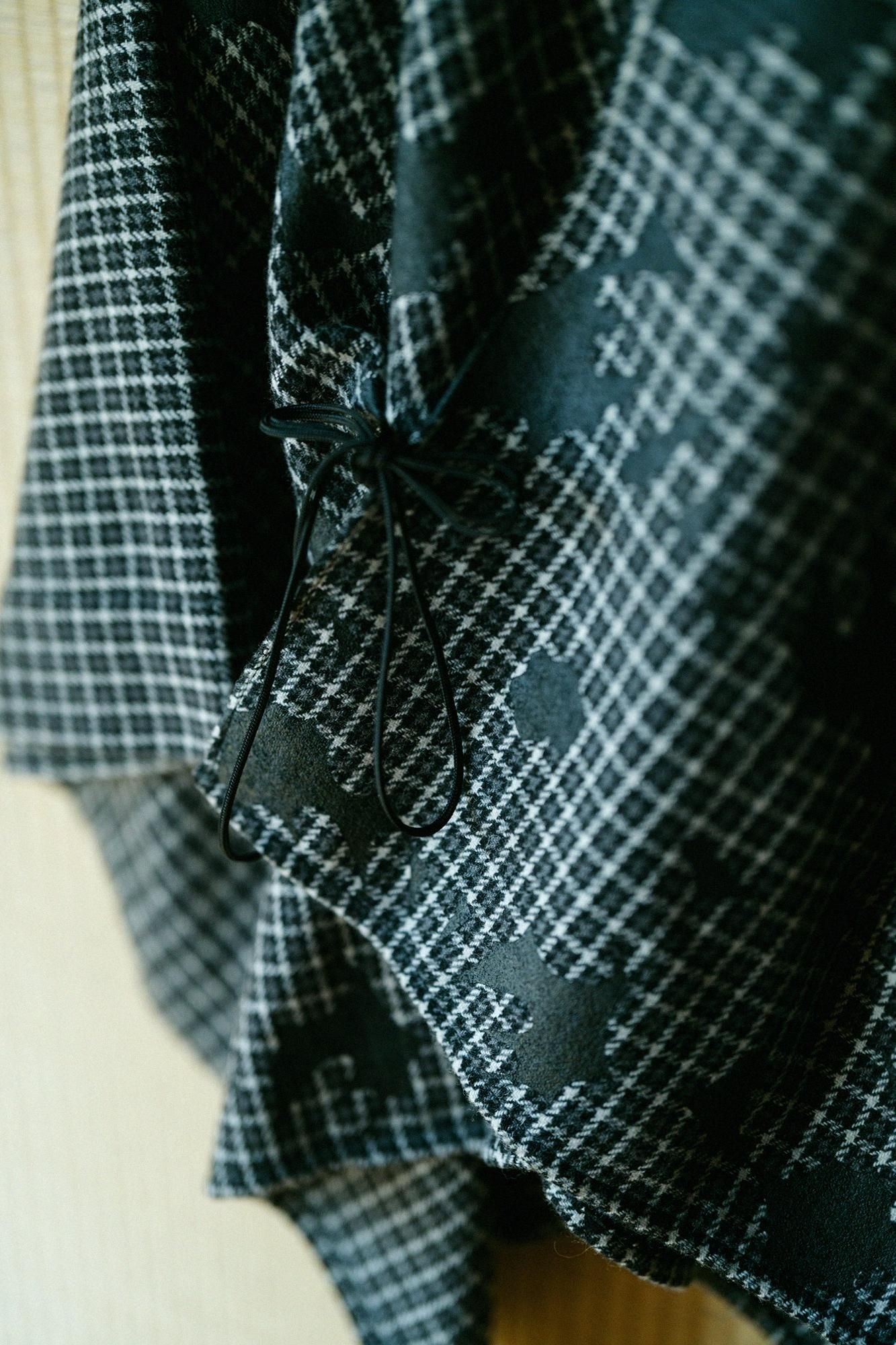 Tweed Lattice Weave Kisaragi Poncho / Oraka and Blank Black× White