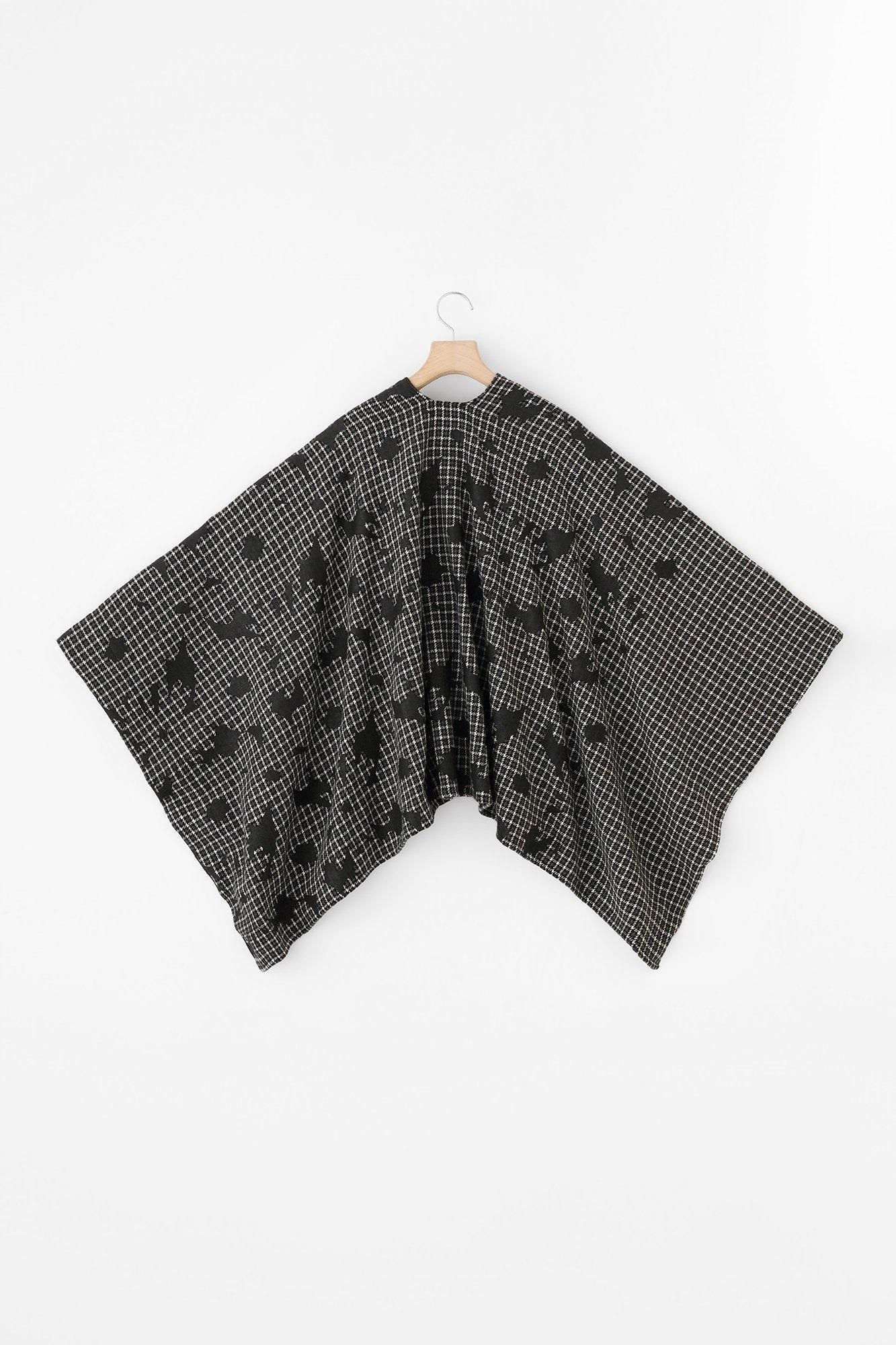 Tweed Lattice Weave Kisaragi Poncho / Oraka and Blank Black× White