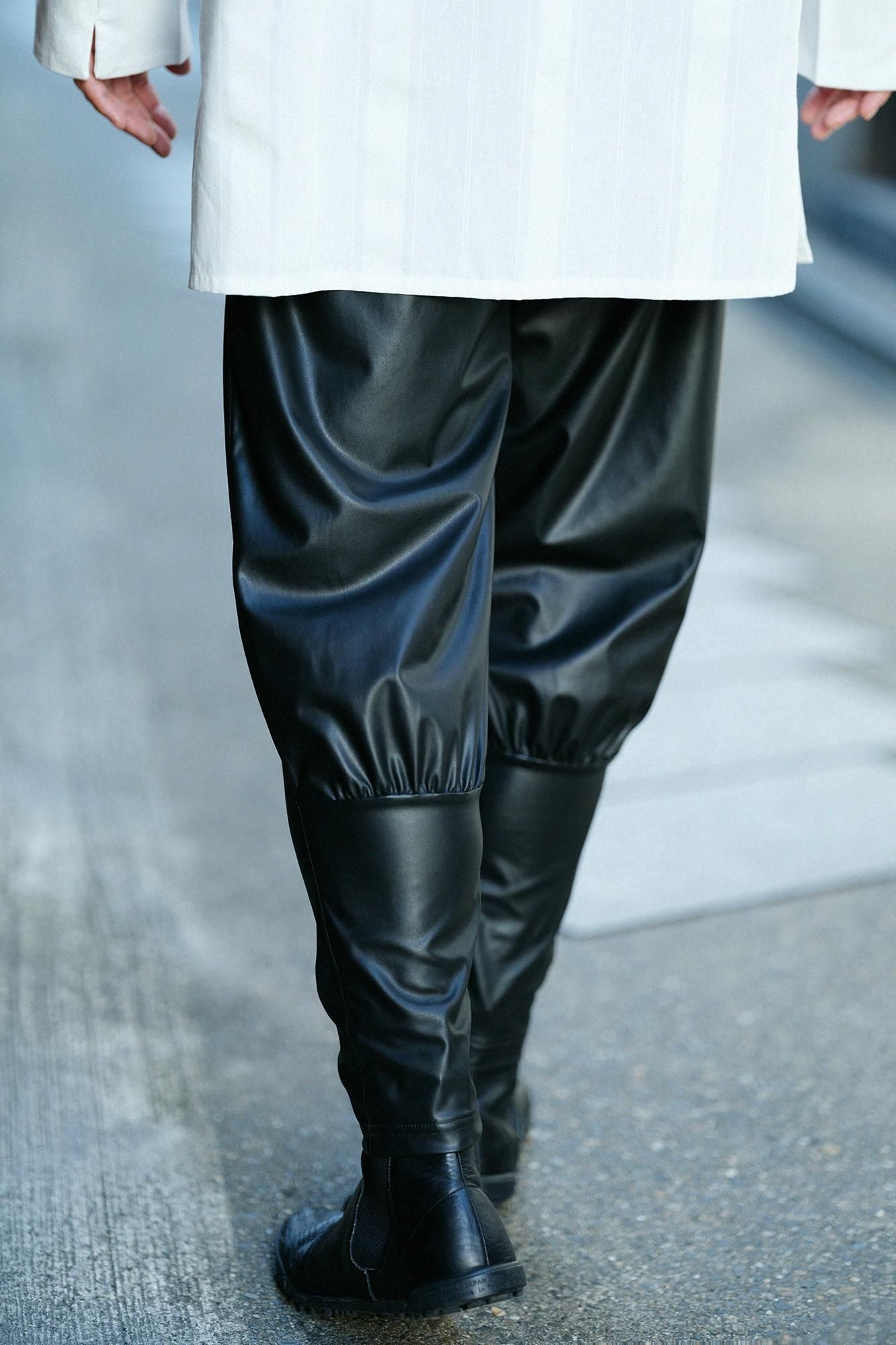 フェイクレザー 裁付(たっつけ)えんゆう穿き2.0/濡羽色(ぬればいろ)