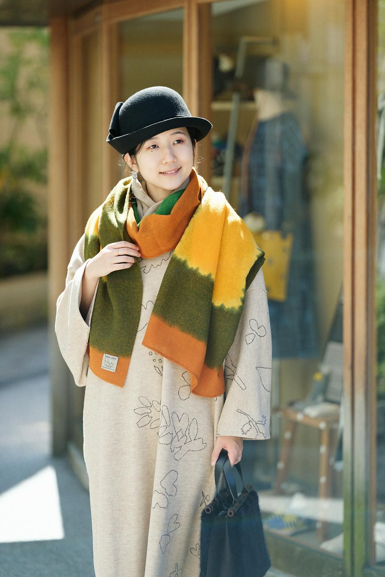 壓縮雙面編高領圓弧袖長方形洋裝/里山(Satoyama) 波動和留白丁子色