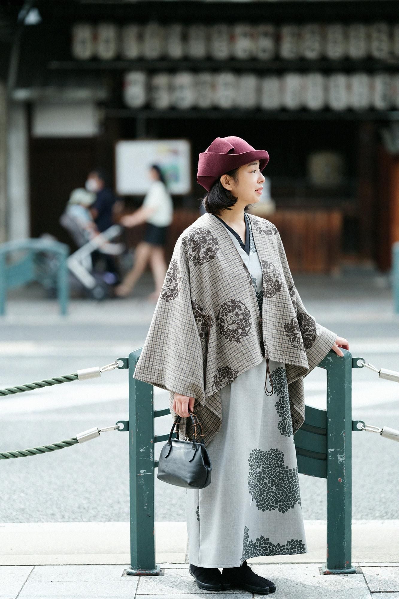 梳毛 半衿和服形洋裝/雲間菊和留白 淡灰色