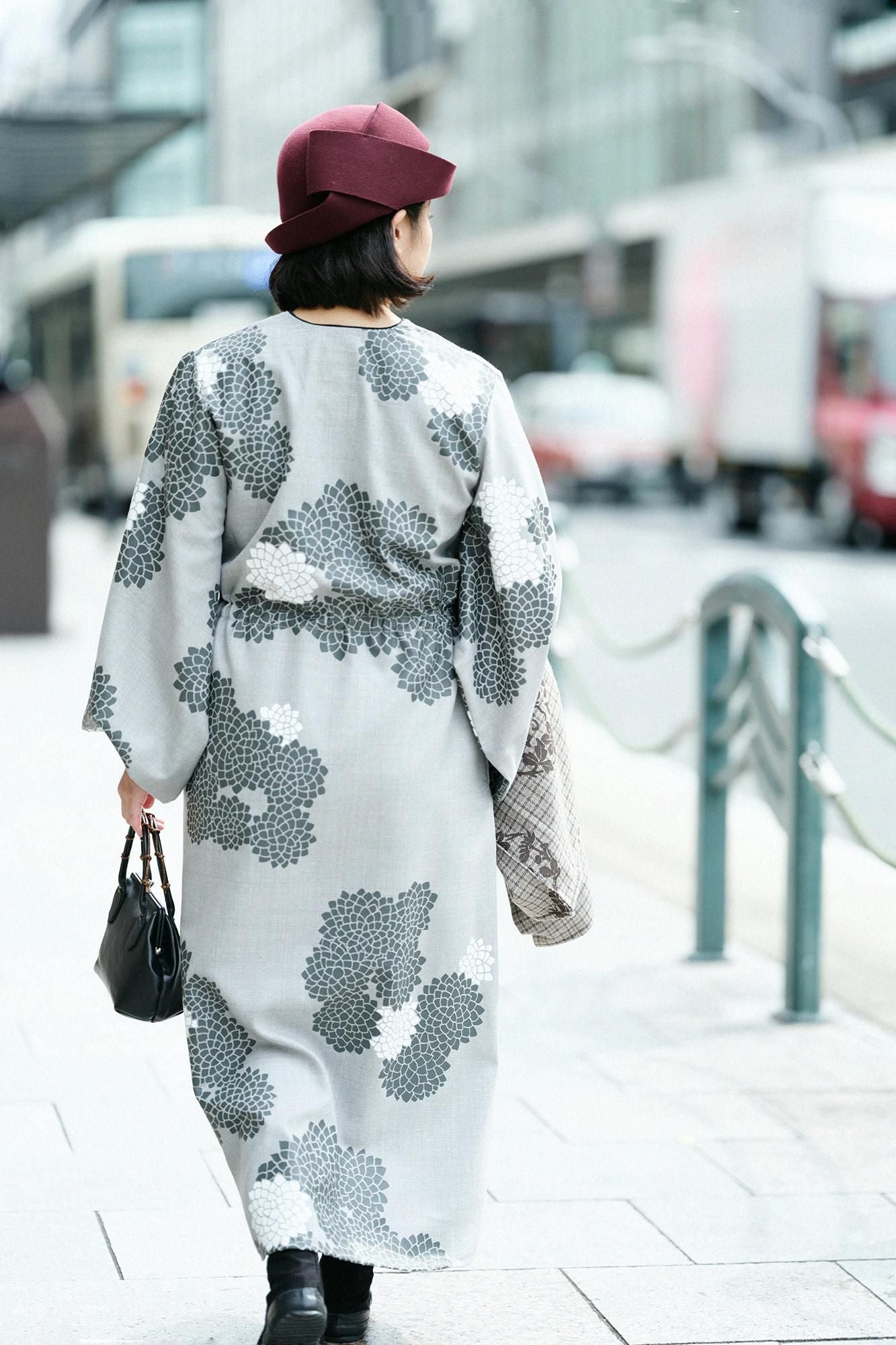 梳毛 半衿和服形洋裝/雲間菊和留白 淡灰色