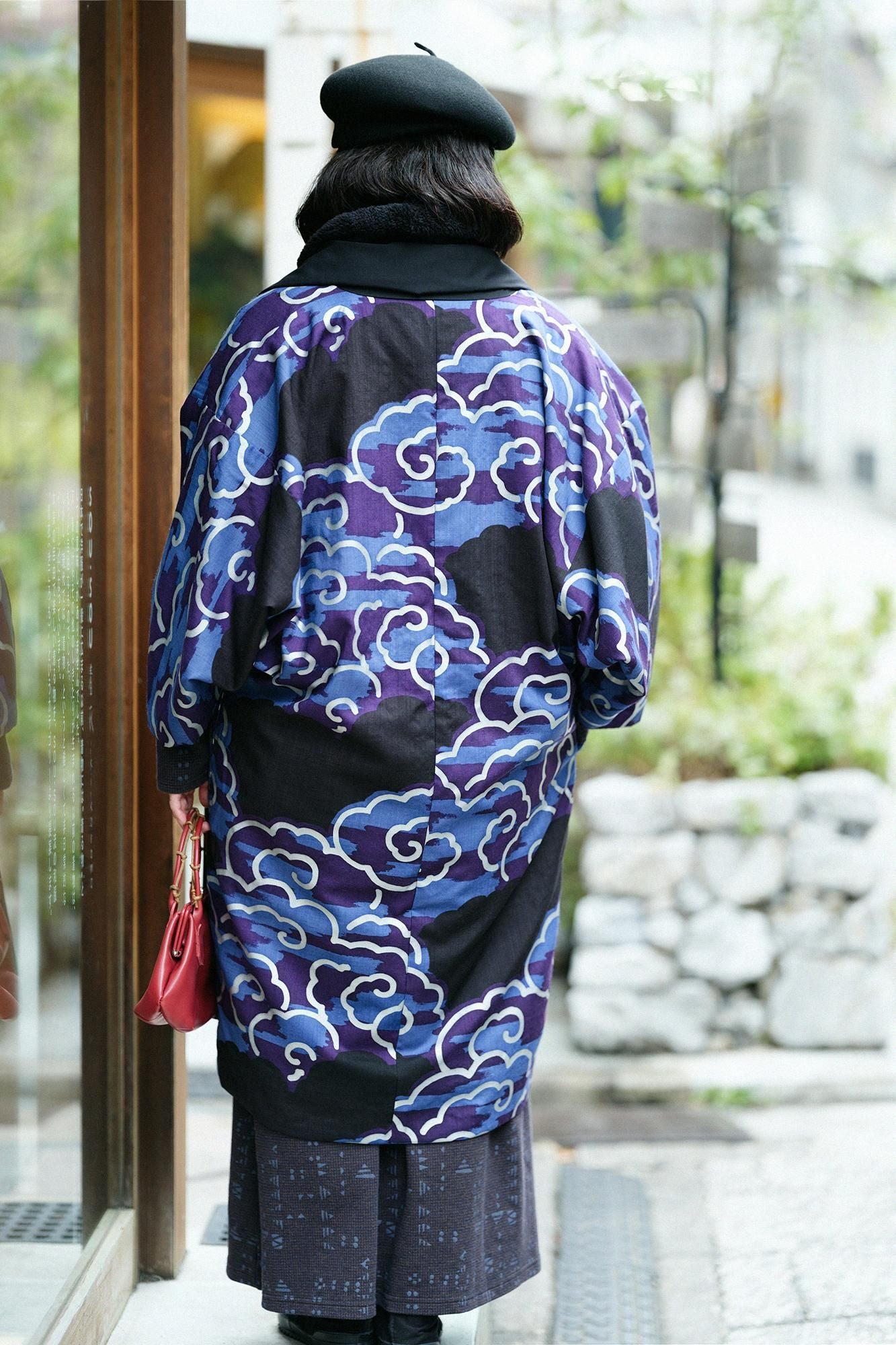 Combed Yarn×Muslin Wool Triangular Sleeve Coat Reversible / Black×Dragon-like Cloud