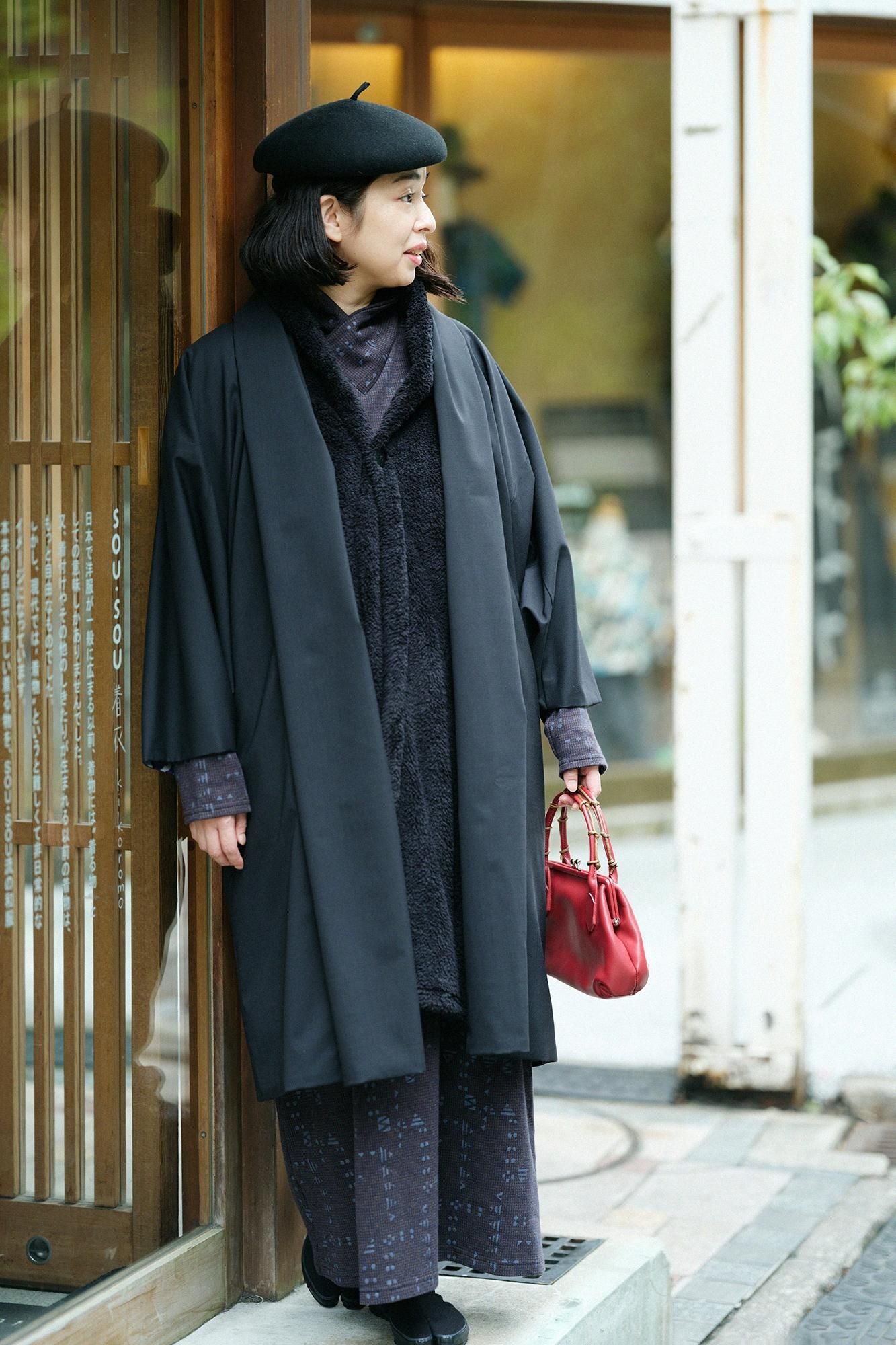 Combed Yarn×Muslin Wool Triangular Sleeve Coat Reversible / Black×Dragon-like Cloud