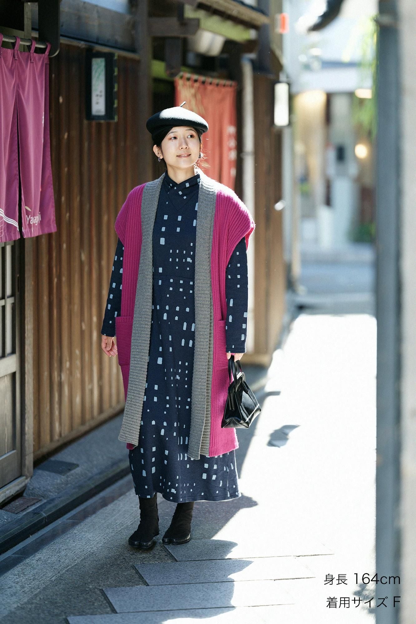 SOU・SOU×ALPHA カシミヤ混 背子(はいし) 畝(うね) 長丈(ながたけ)/濃中紅(こいなかべに )×杢灰(もくはい)