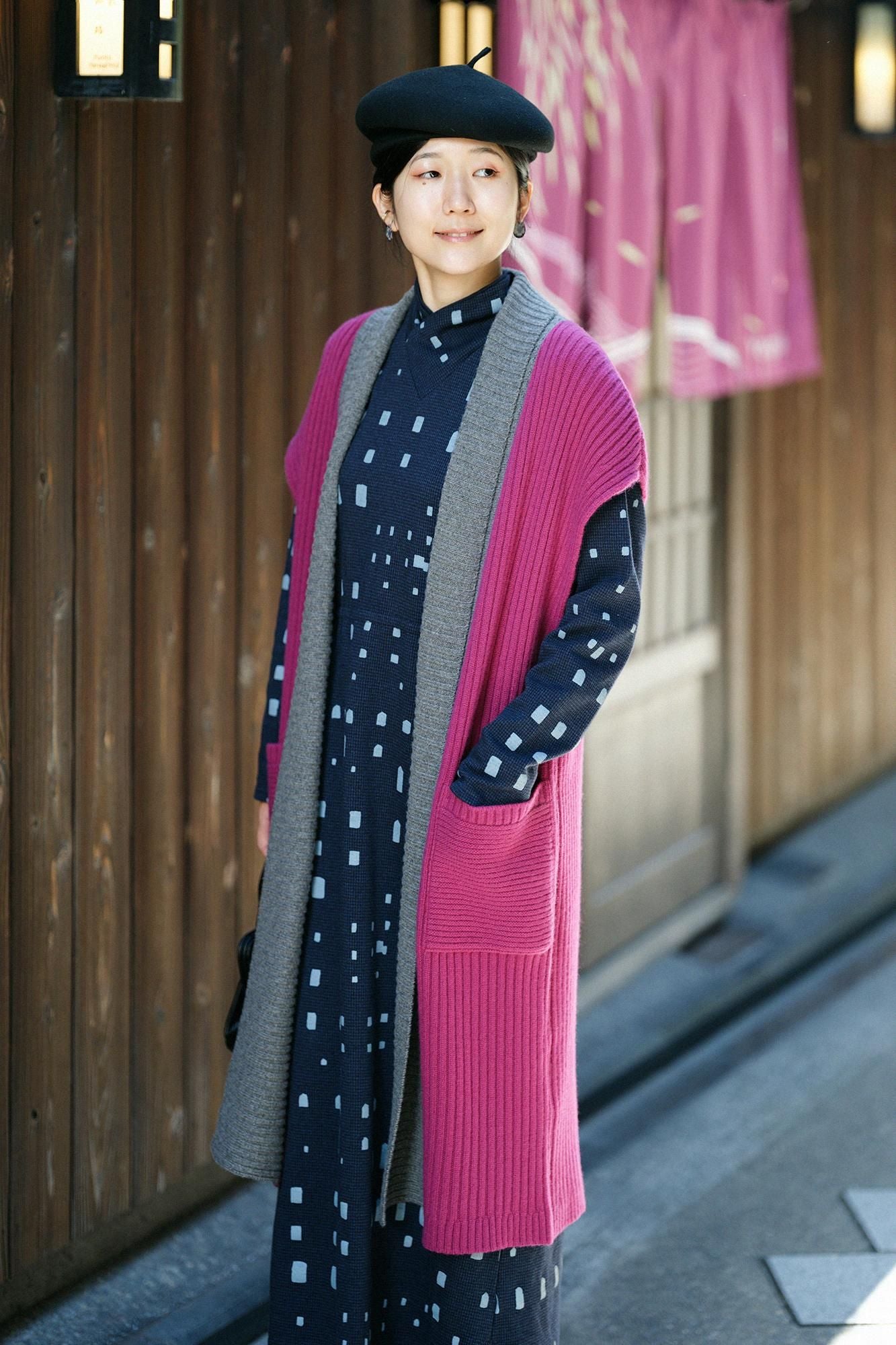 SOU・SOU×ALPHA カシミヤ混 背子(はいし) 畝(うね) 長丈(ながたけ)/濃中紅(こいなかべに )×杢灰(もくはい)