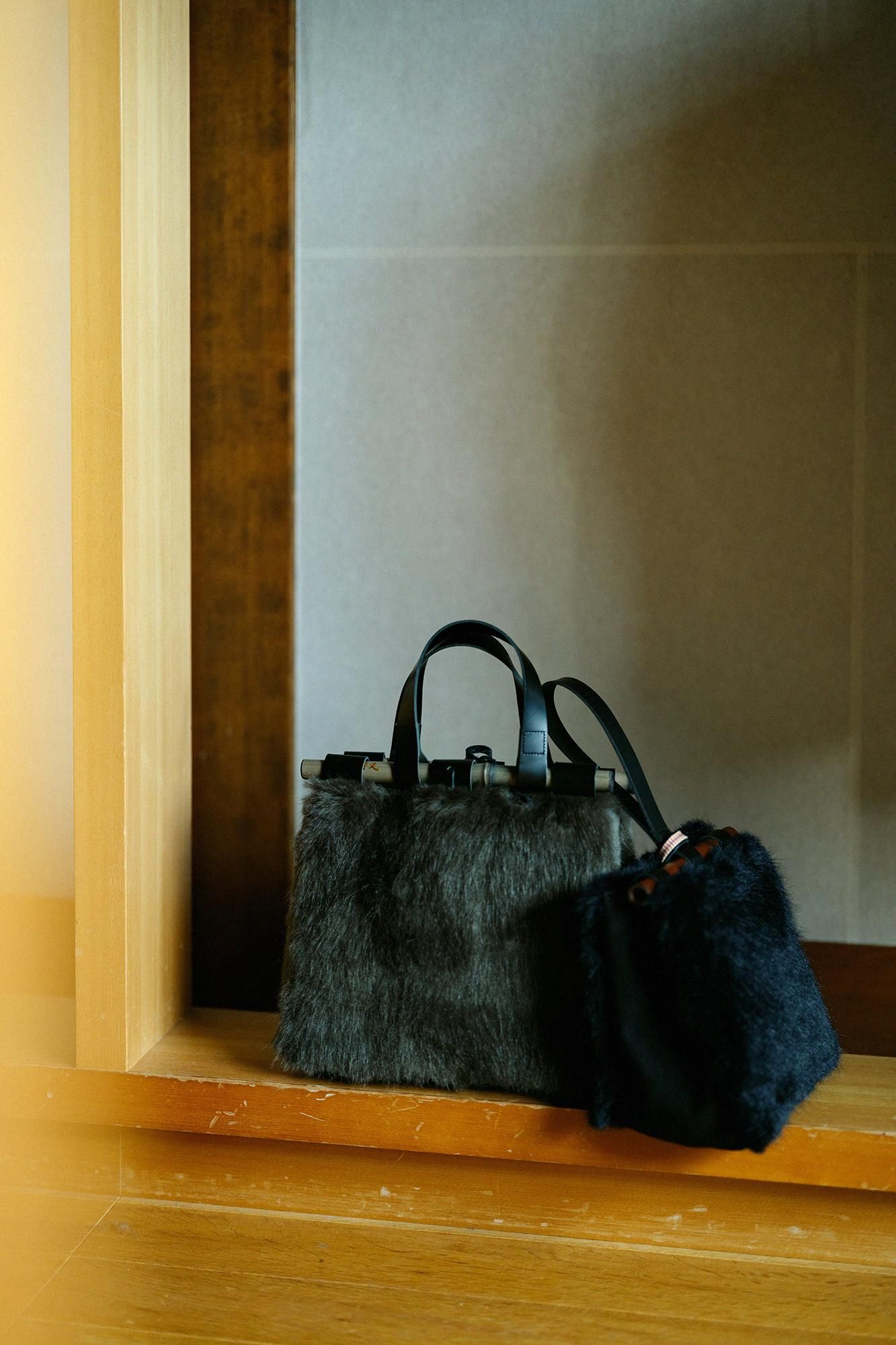 フェイクファー 道行小筥(みちゆきこばこ) 染竹(そめだけ) 小/黒紺(くろこん)×SO-SU-U昆(こん)