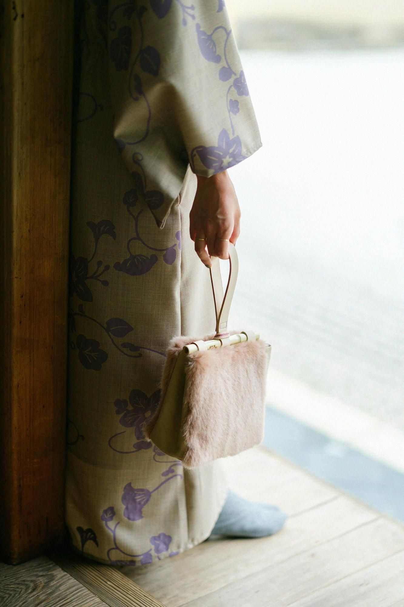 フェイクファー 道行小筥(みちゆきこばこ) 小 /灰梅(はいうめ)×花丸文様(はなまるもんよう)