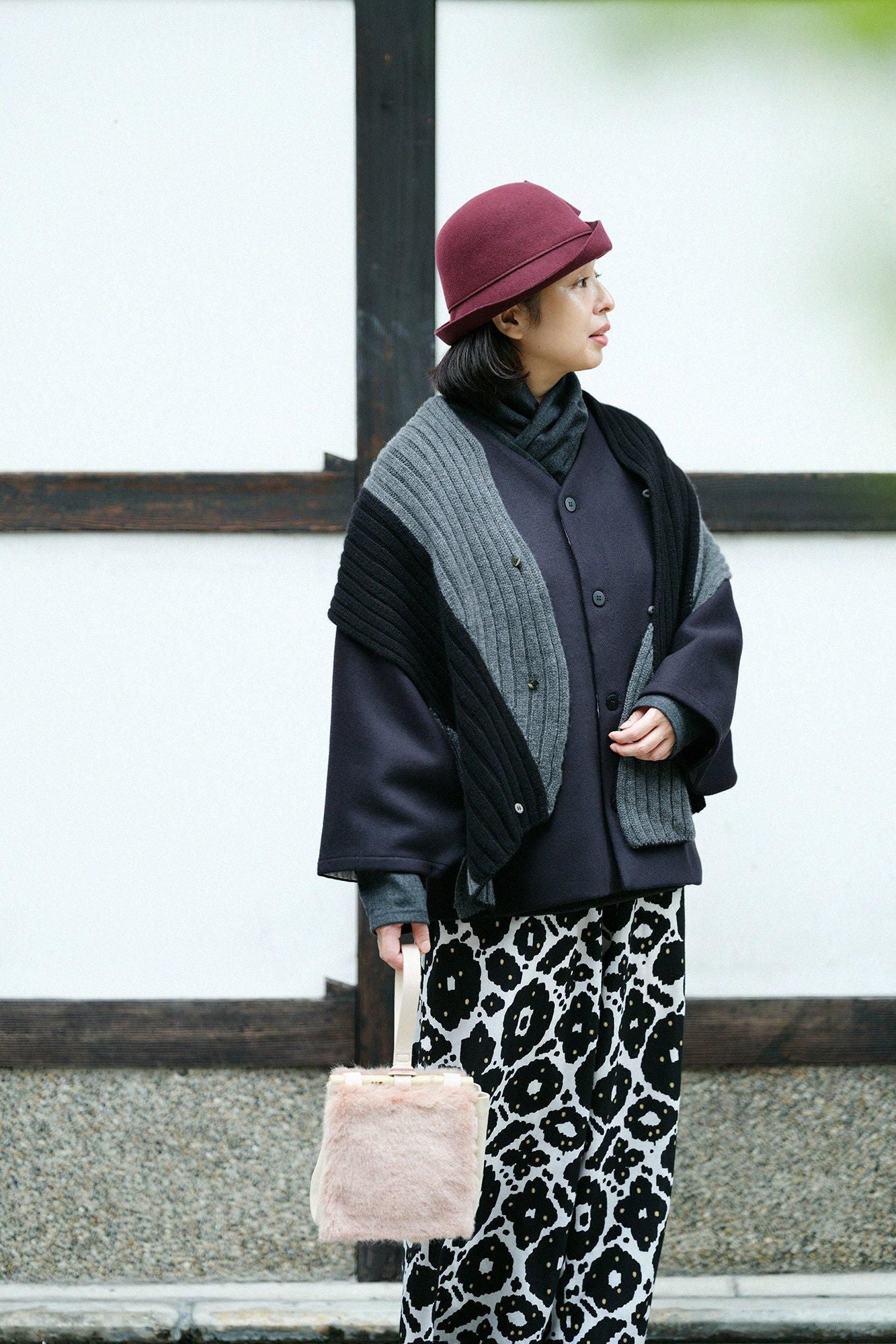 フェイクファー 道行小筥(みちゆきこばこ) 小 /灰梅(はいうめ)×花丸文様(はなまるもんよう)