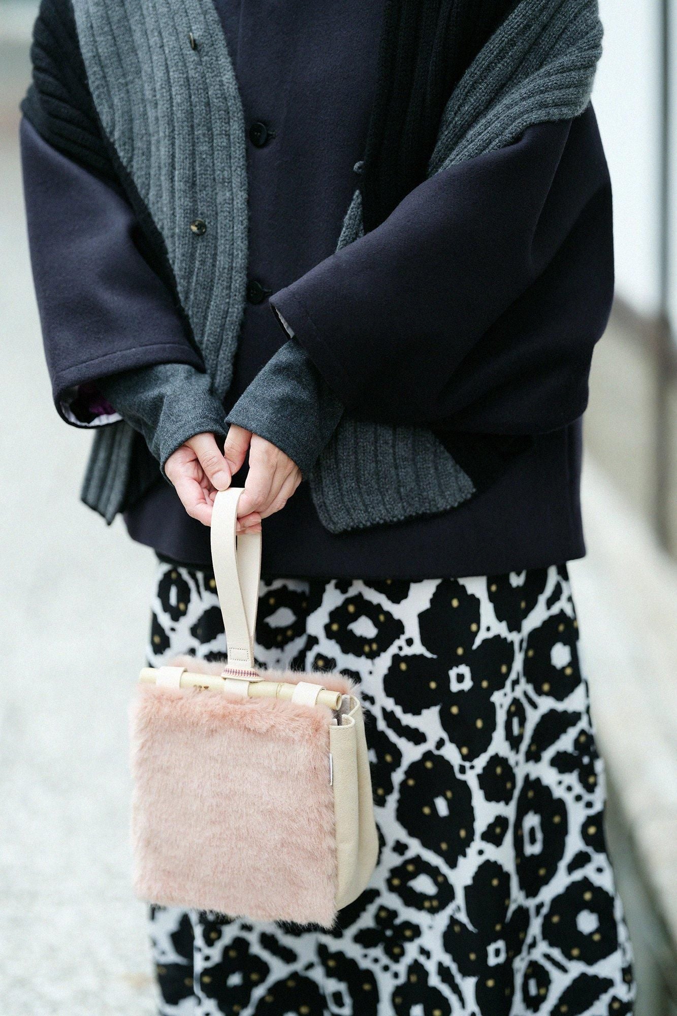 フェイクファー 道行小筥(みちゆきこばこ) 小 /灰梅(はいうめ)×花丸文様(はなまるもんよう)