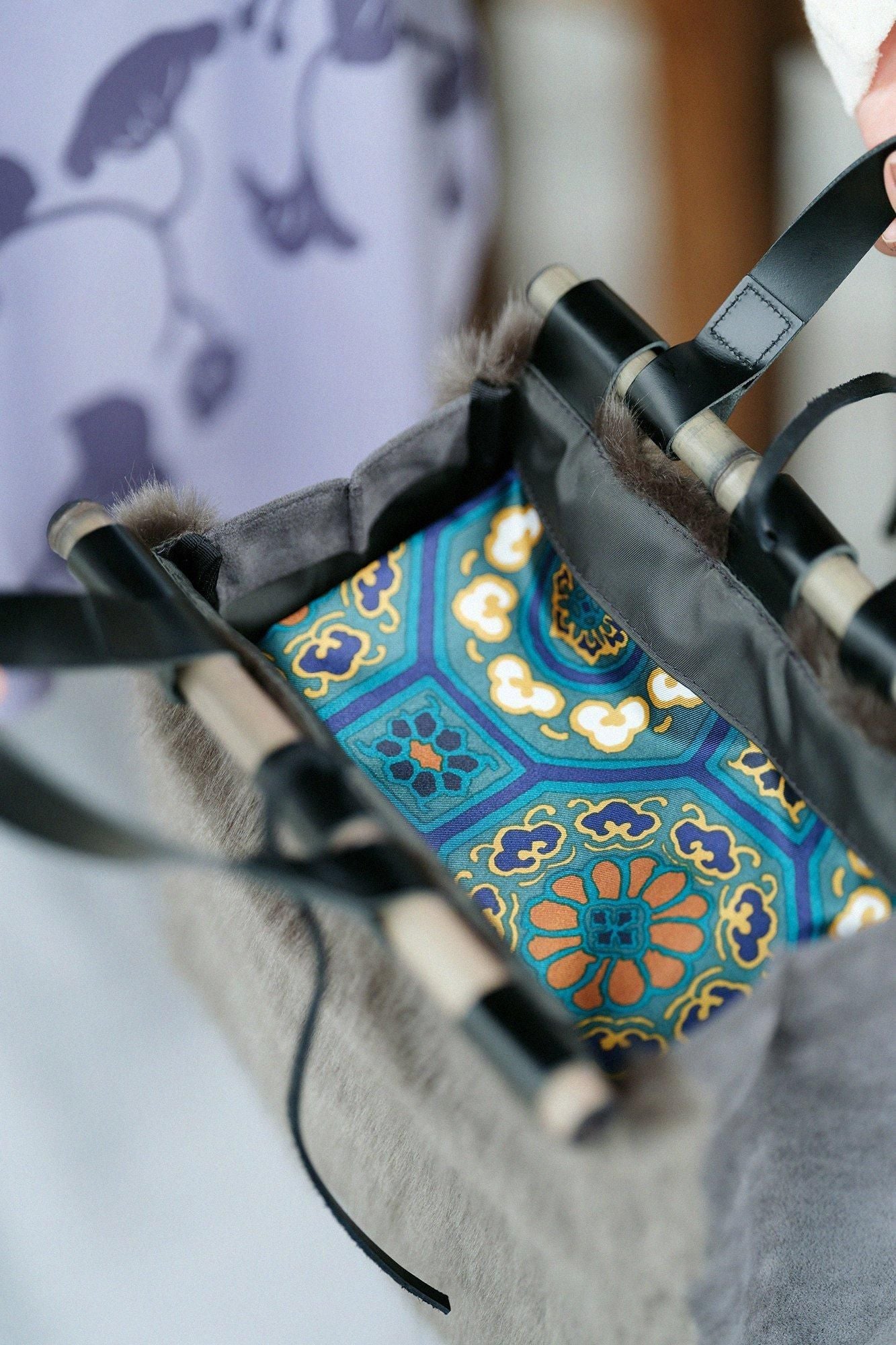 フェイクファー 道行小筥(みちゆきこばこ) 染竹(そめだけ)/濃灰(こいはい)×華麗(かれい)