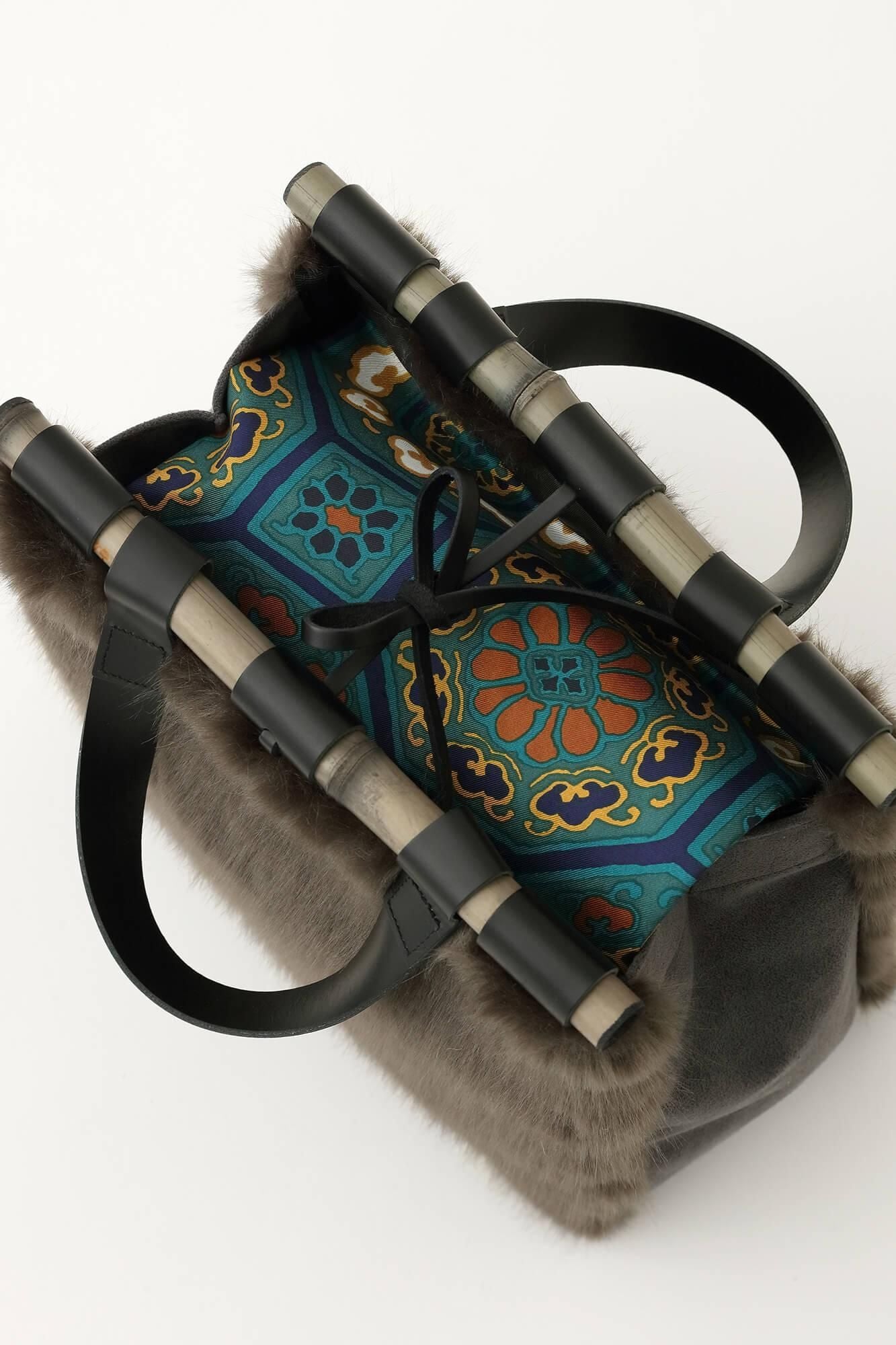 フェイクファー 道行小筥(みちゆきこばこ) 染竹(そめだけ)/濃灰(こいはい)×華麗(かれい)