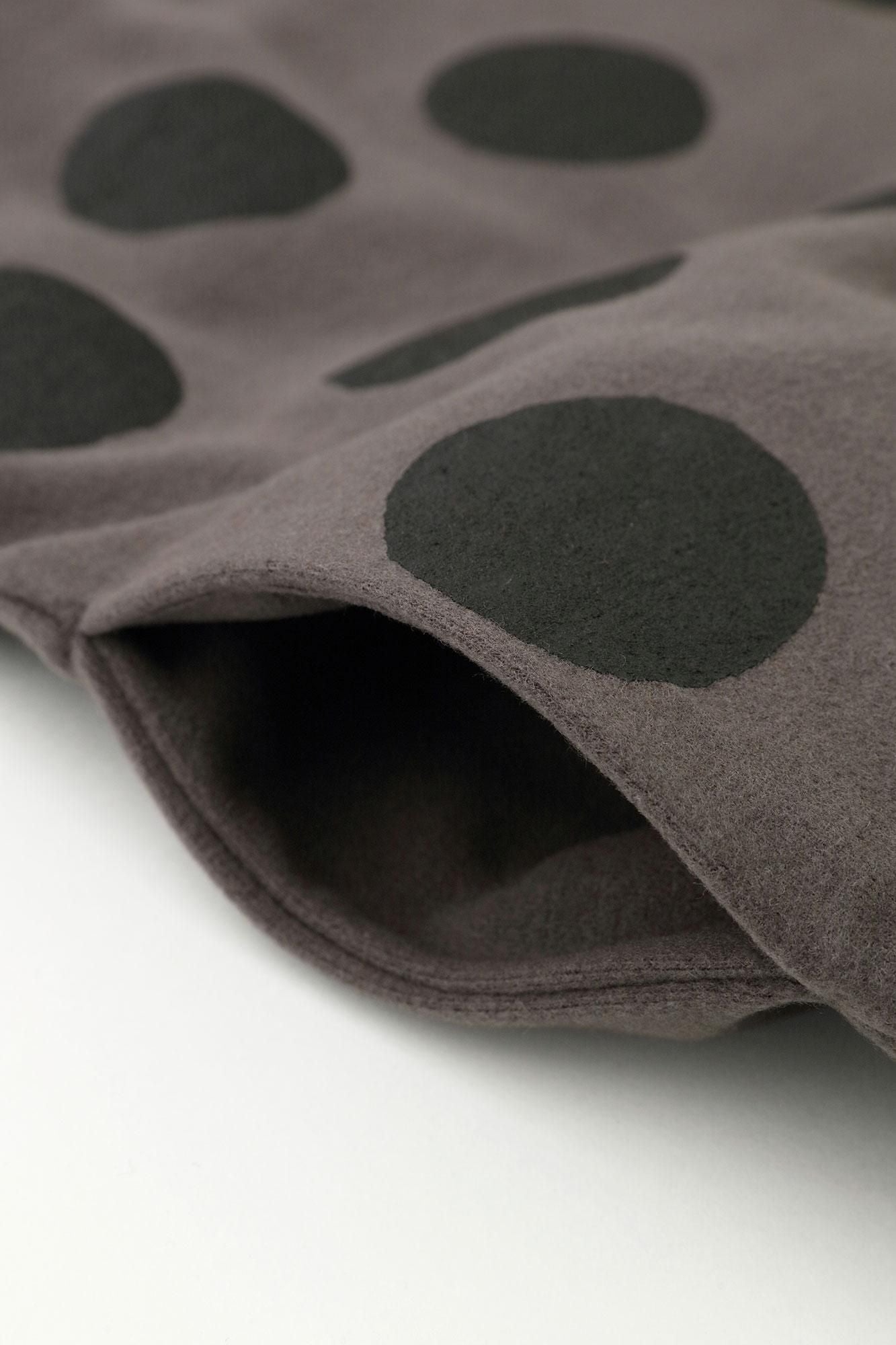 【官網限定】壓縮雙面編長方形洋裝/圓點深灰色