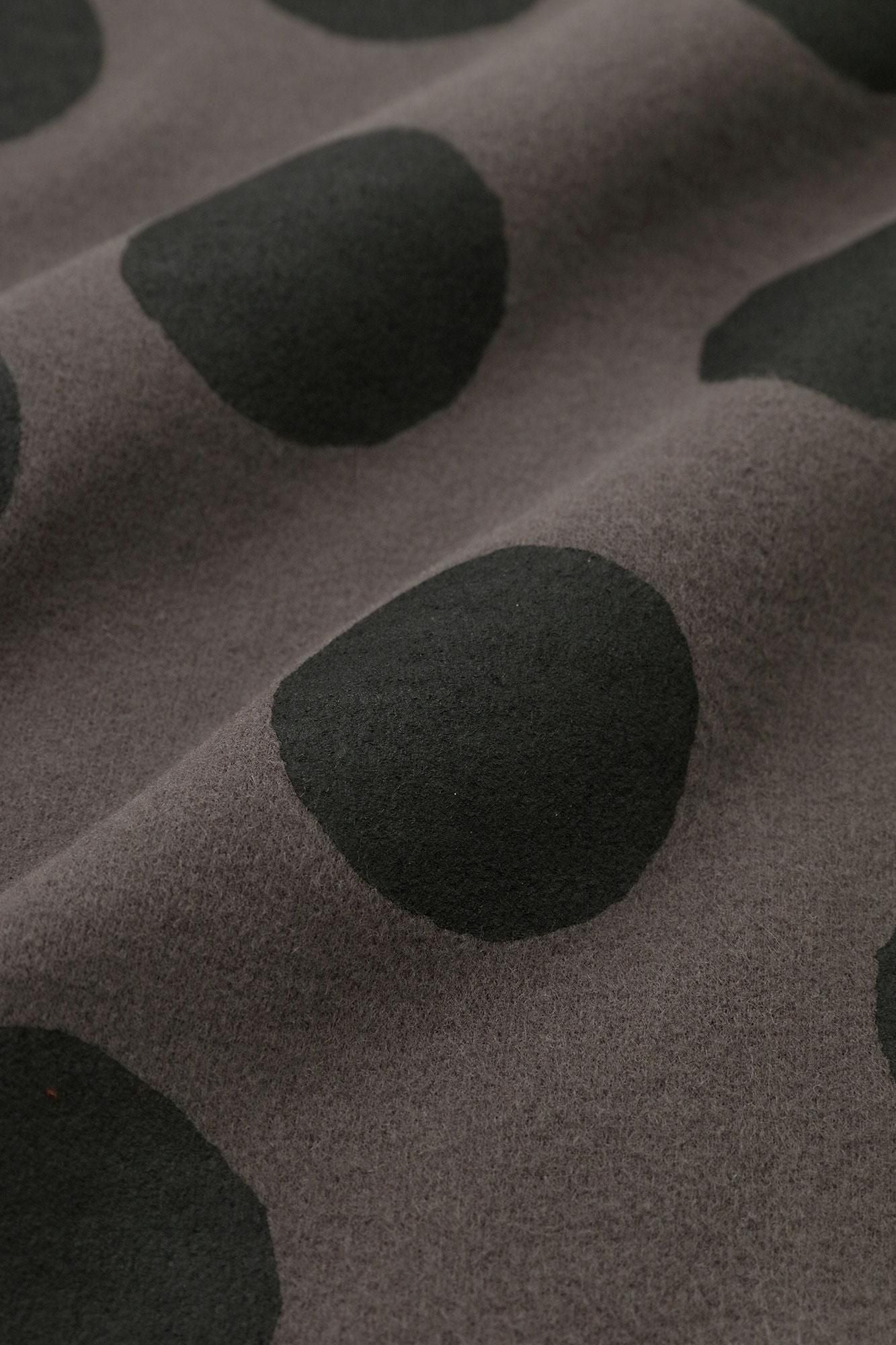 【官網限定】壓縮雙面編長方形洋裝/圓點深灰色