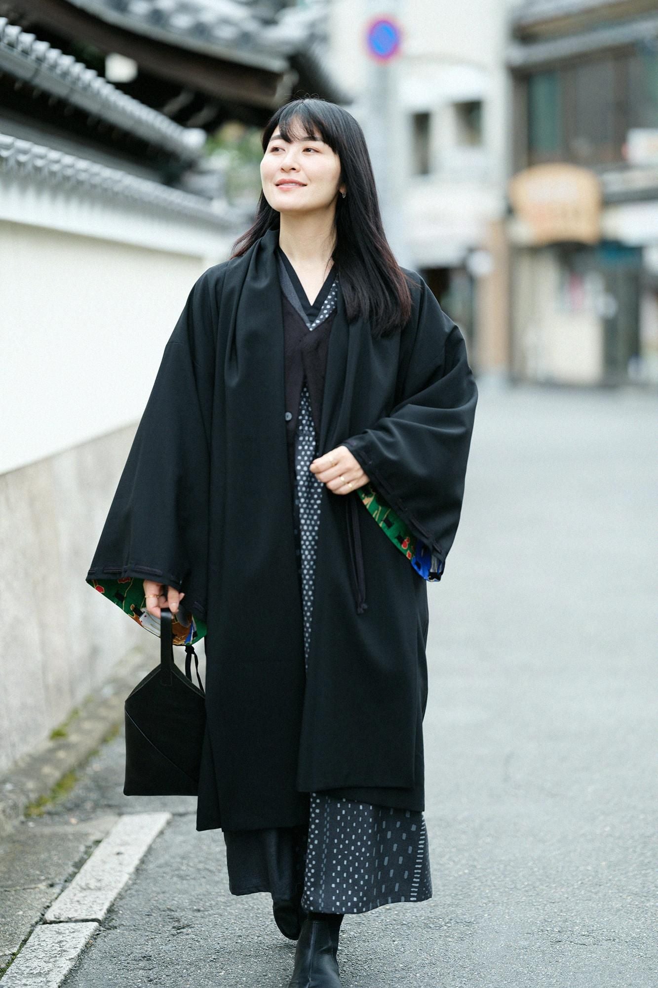 梳毛(そもう)×モスリン 宮中袖(きゅうちゅうそで) 可逆(かぎゃく)/濡羽色(ぬればいろ)×若冲 鳥獣花木図屏風(ちょうじゅうかぼくずびょうぶ) 写し2