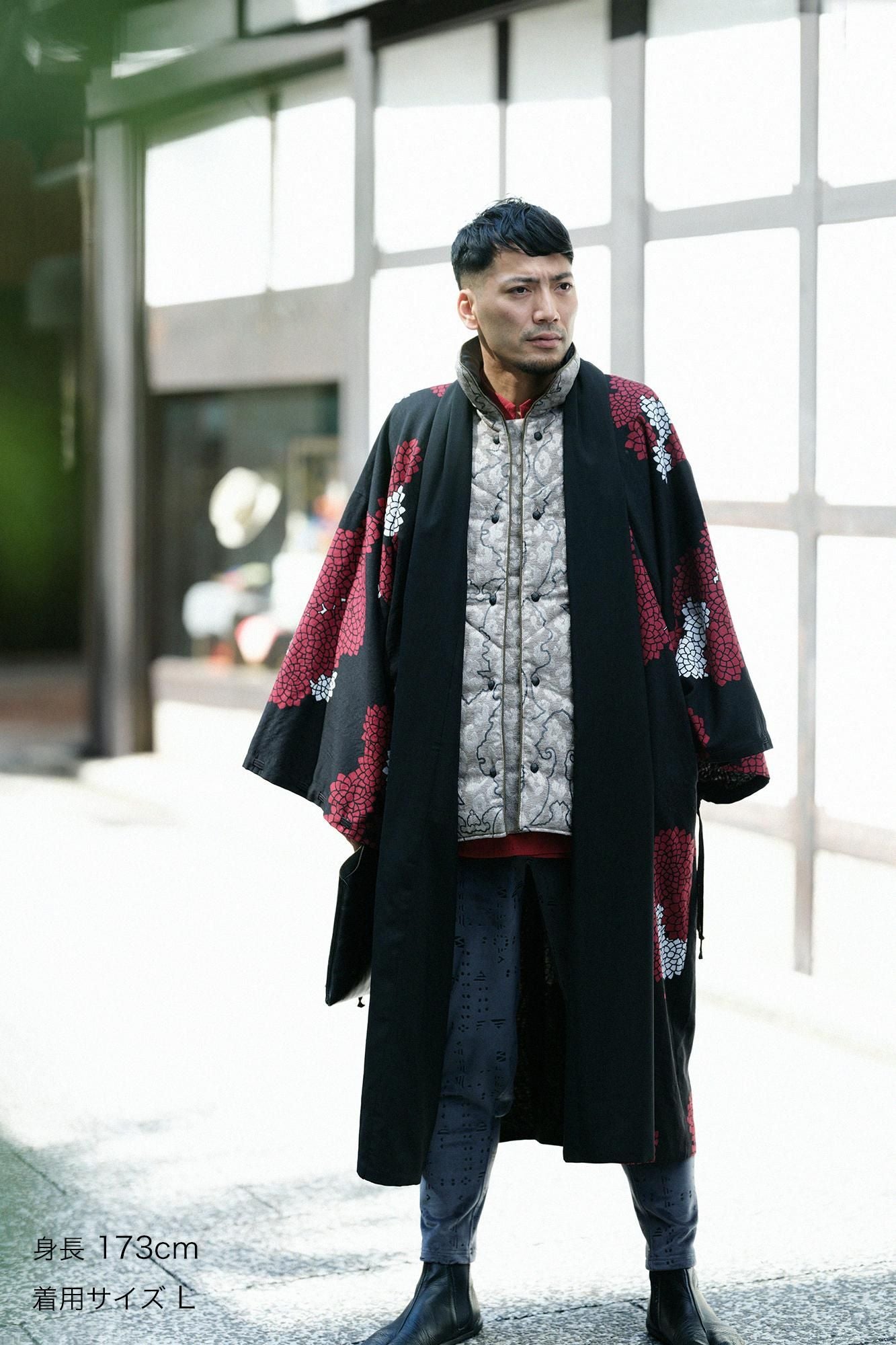 소모(나는 본다) x모슬린 궁중소매 가역적 (Kagyaku)/검은색(목재) x 구름 2의 x 국화 2