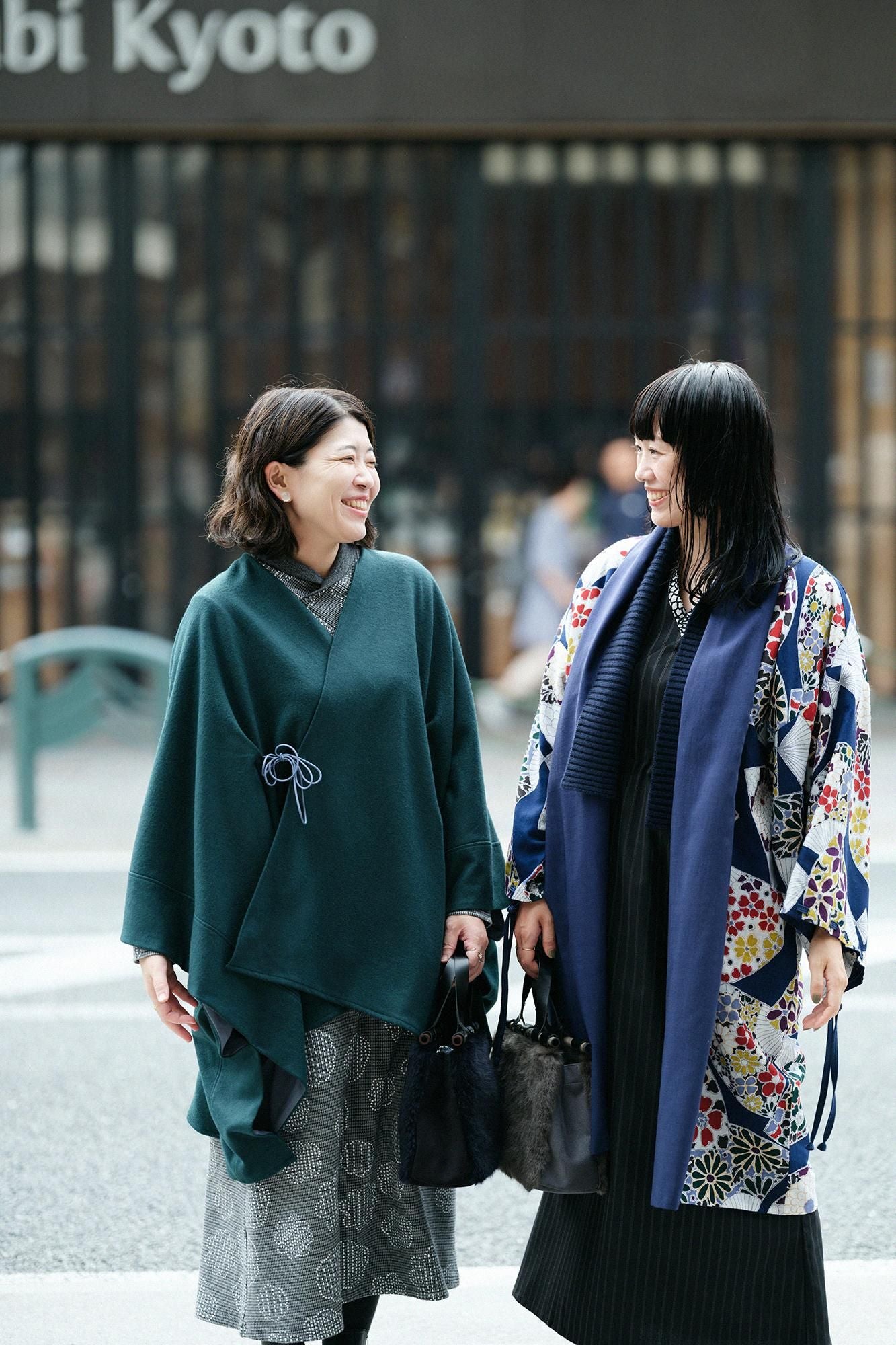 Combed Yarn Felted Knit Kisaragi Poncho / Dark Green