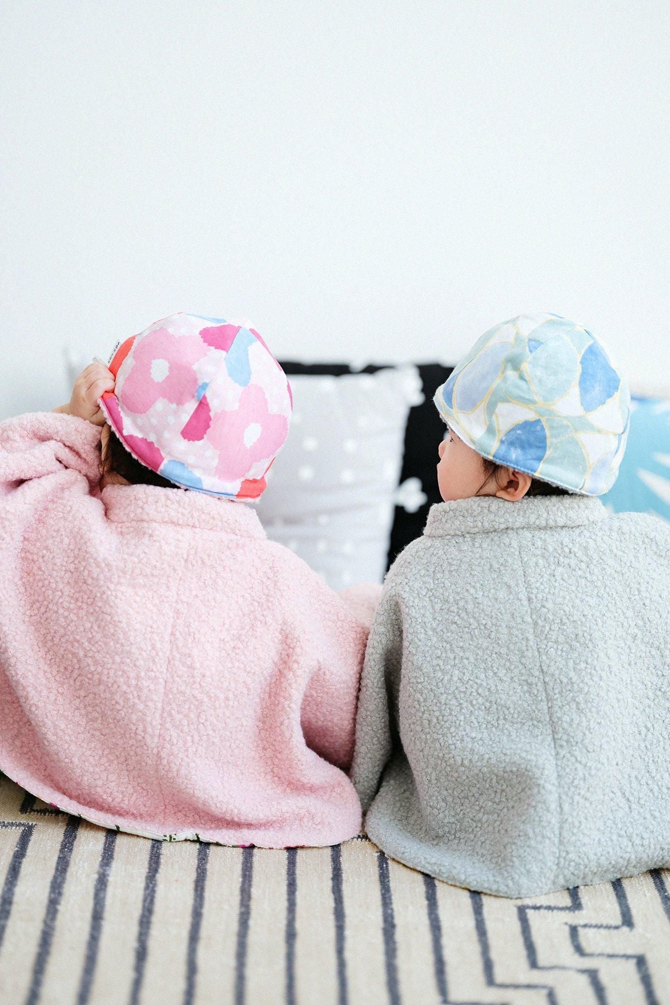 ●Boa Square Neck Poncho / Peach Color × Flower Grove