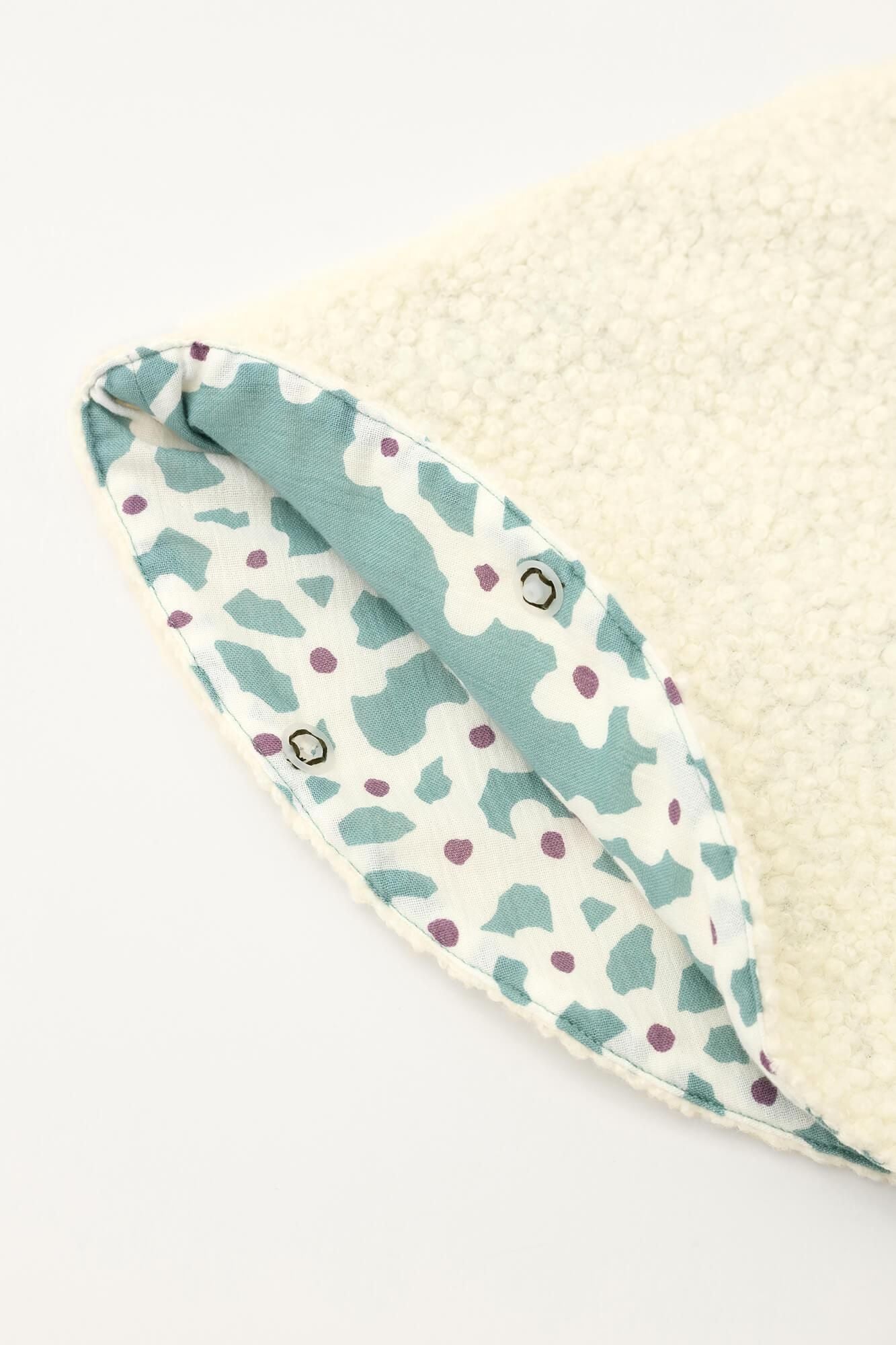 ●仿毛小斗篷/ 純白×花繭