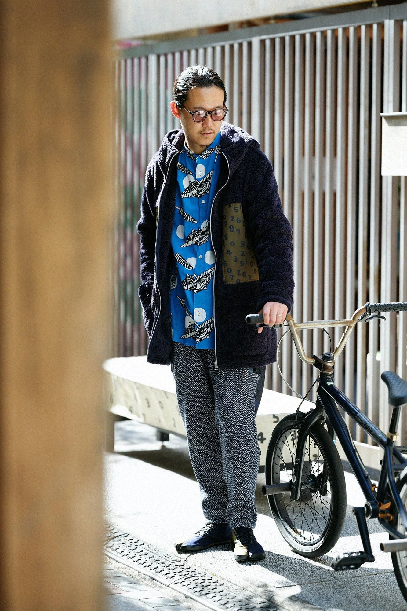 Takashima Jiji 20/20 Hemd mit Stehkragen/Polka Dots auf dem Regenschirm