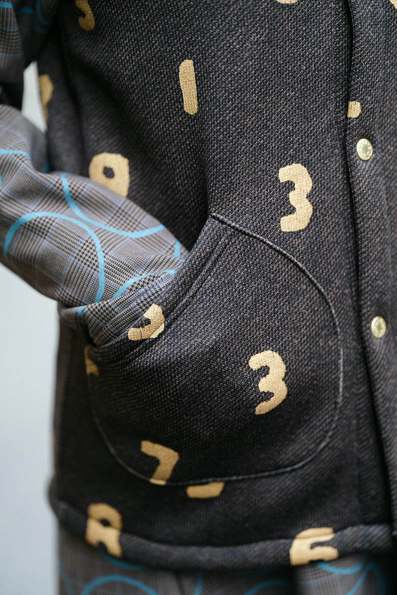 裏起毛ツイルニット ベスト/SO-SU-U 憲法色(けんぽういろ)