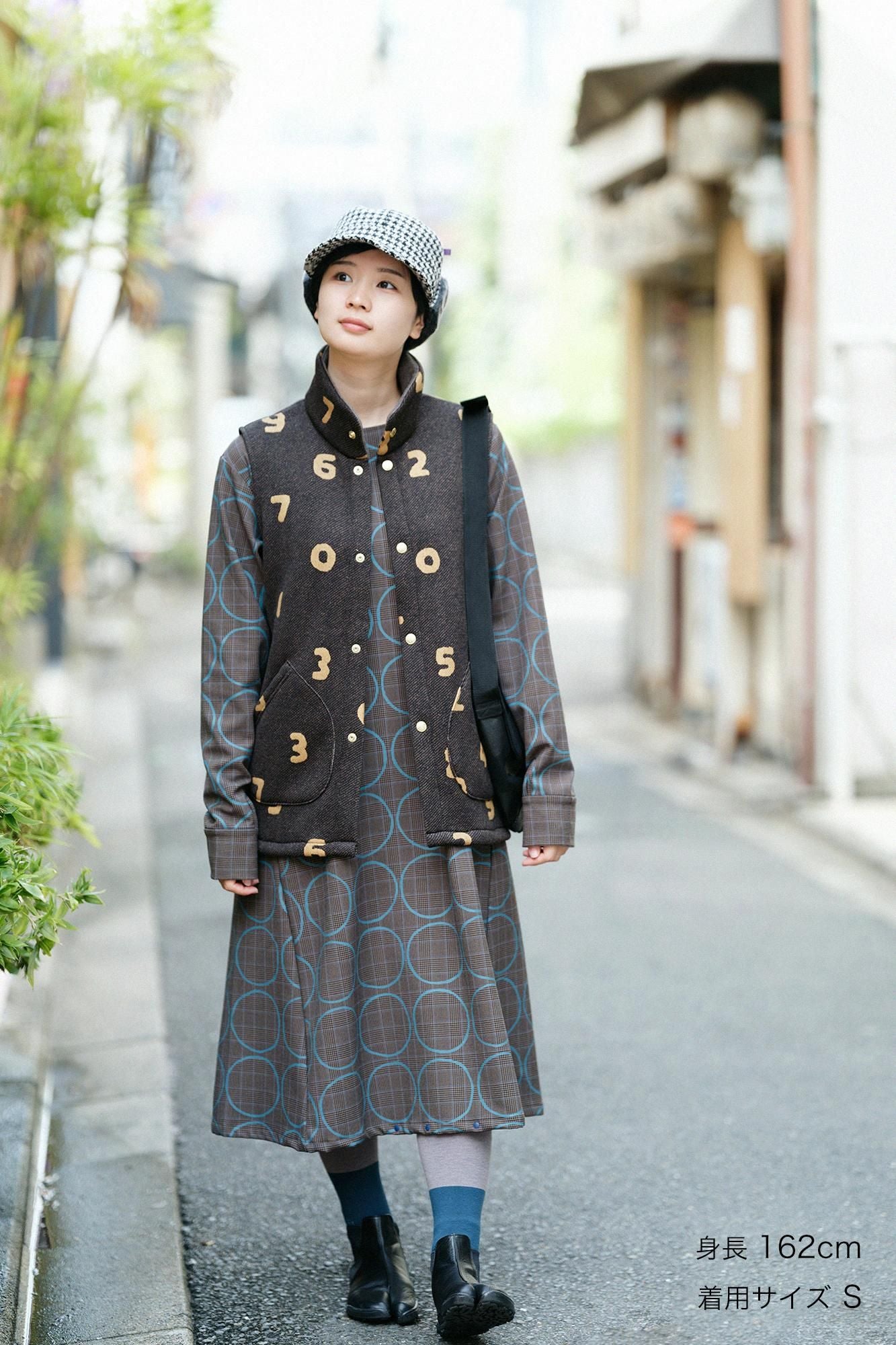 裏起毛ツイルニット ベスト/SO-SU-U 憲法色(けんぽういろ)