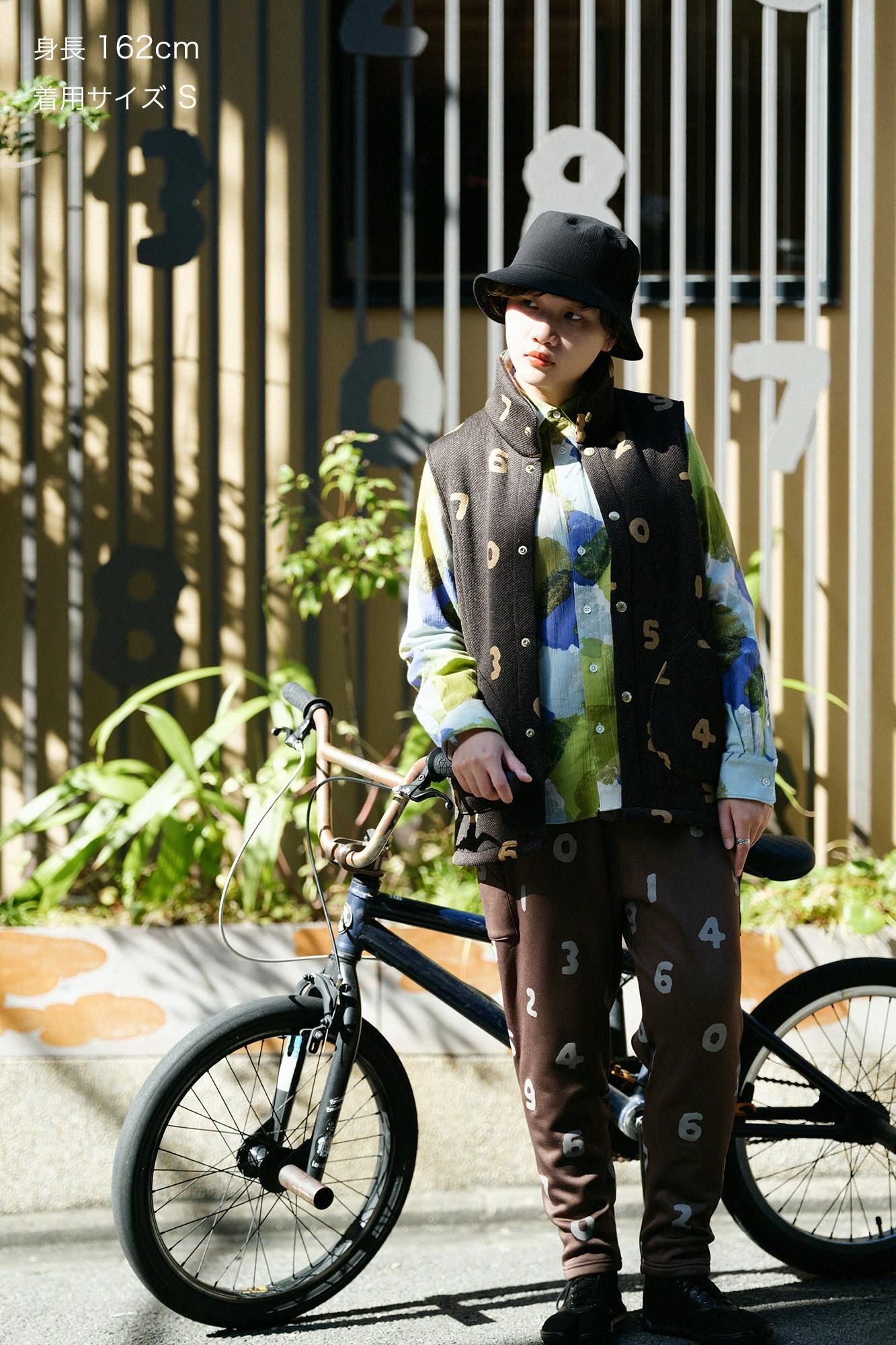 裏起毛ツイルニット ベスト/SO-SU-U 憲法色(けんぽういろ)