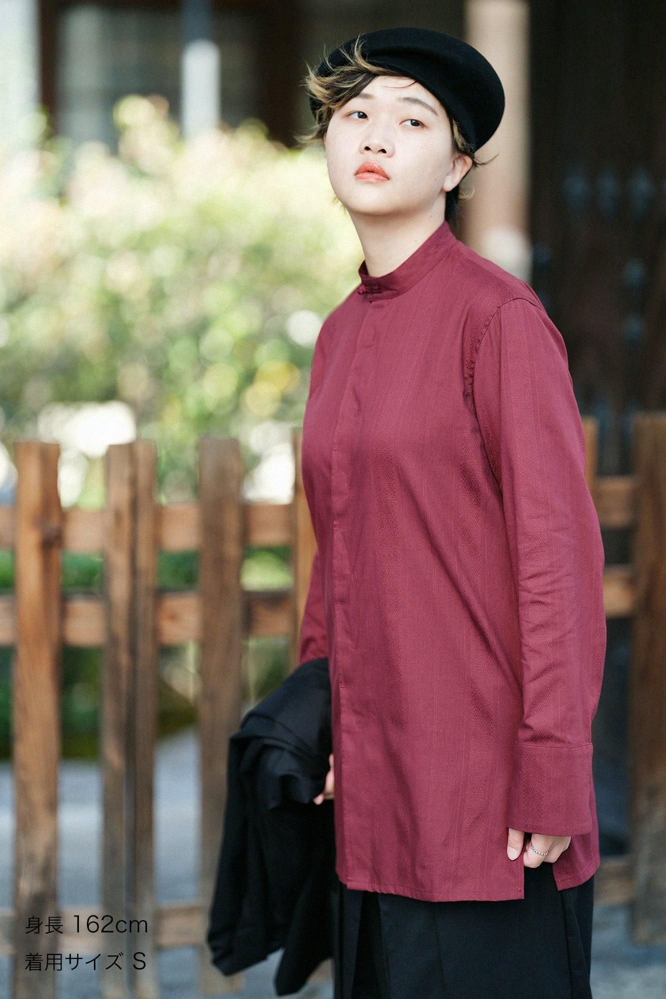 【net限定】舶来間道(はくらいかんとう) 円領長襯衣(えんりょうながしんい)/柘榴色(ざくろいろ)