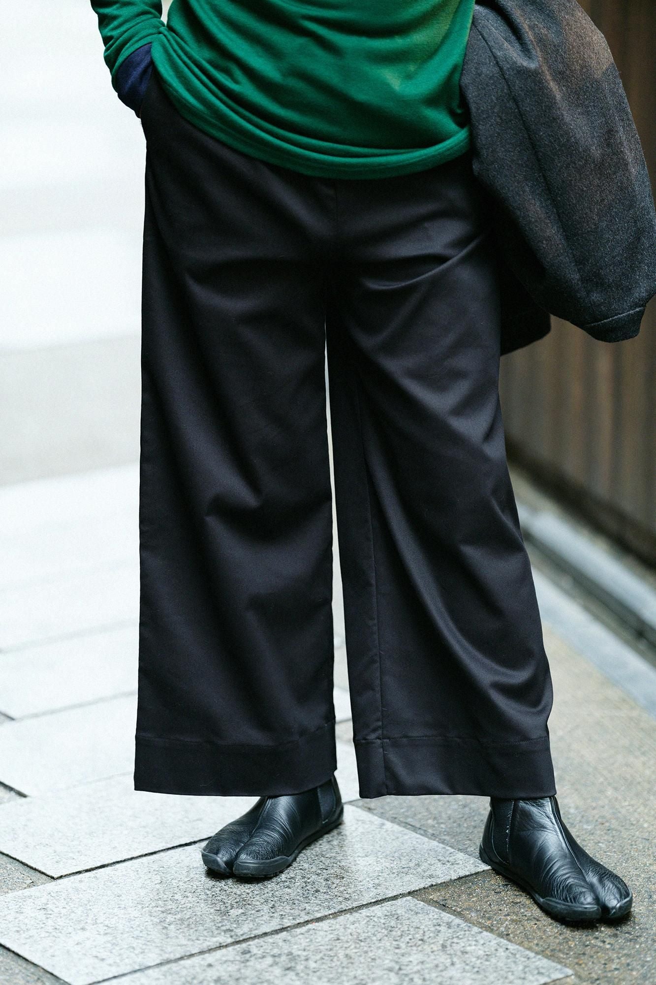 【預購】【net限定】彈性緞面 闊腿褲/黑色(※預計於12月9日左右發貨)