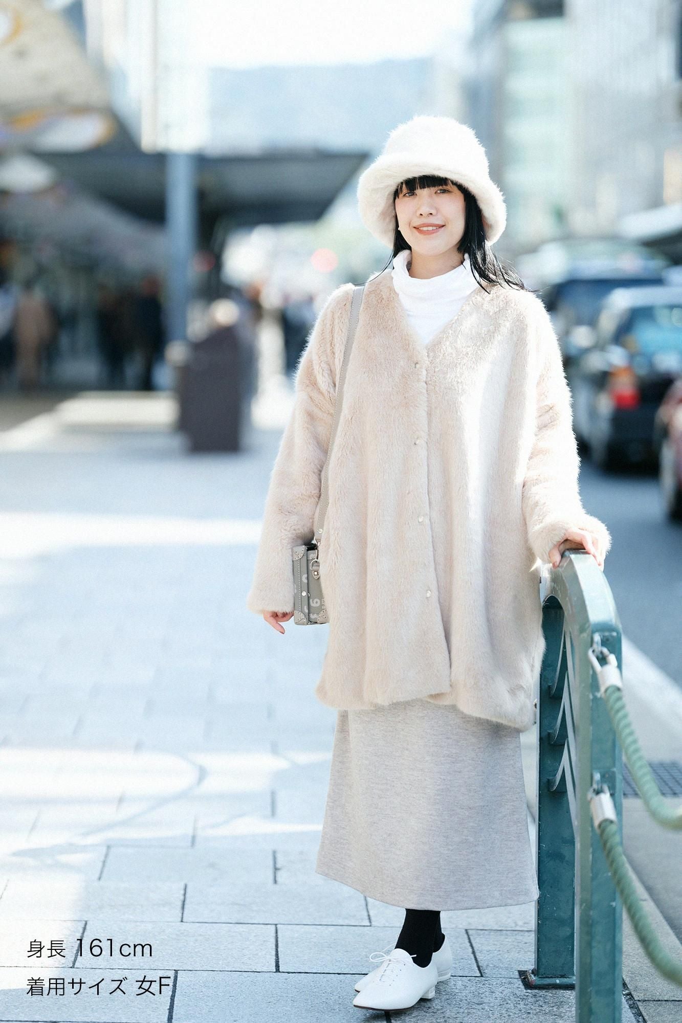 Faux Fur V-neck Light Tunic Coat/Beige