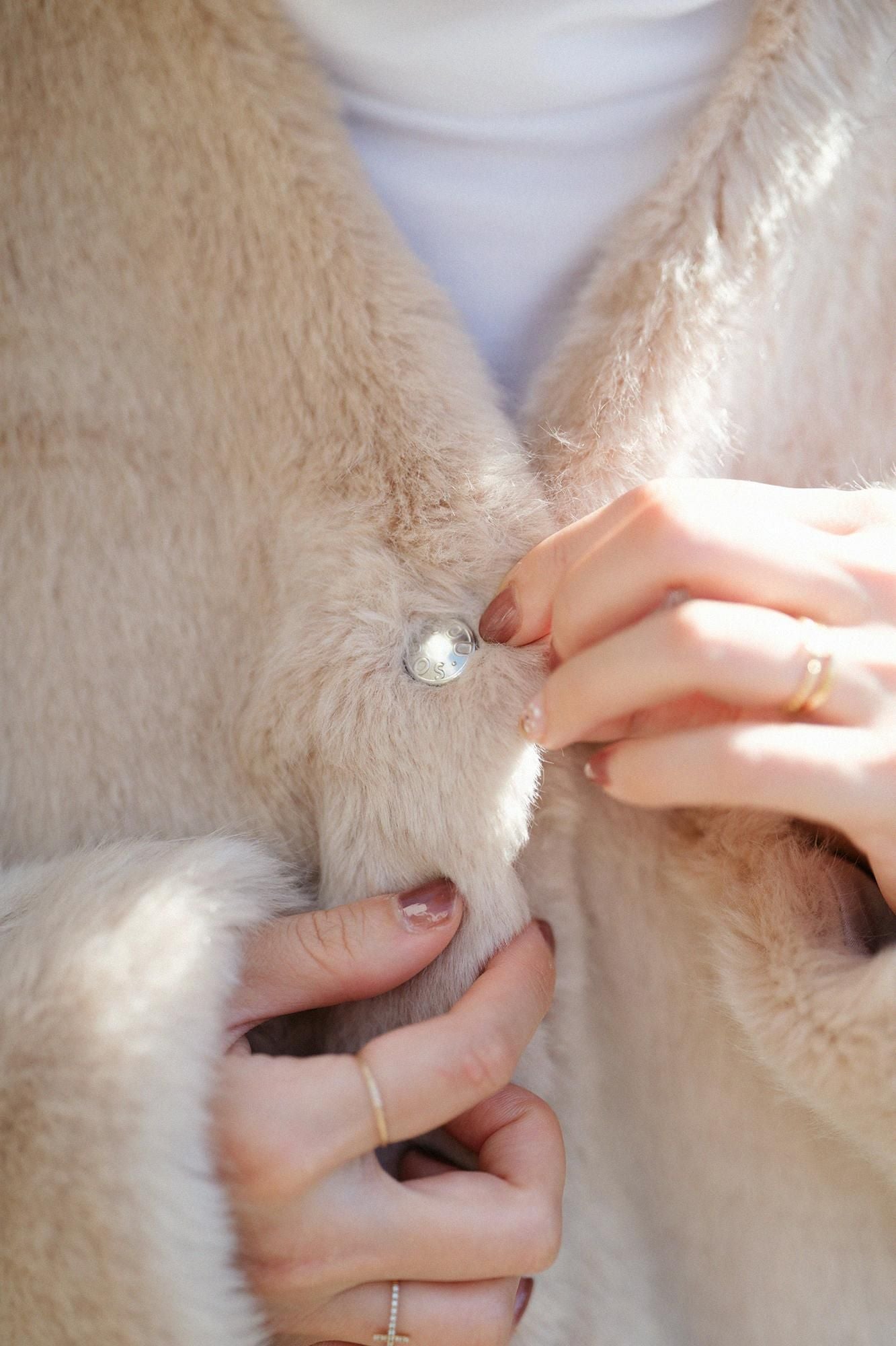 Faux Fur V-neck Light Tunic Coat/Beige