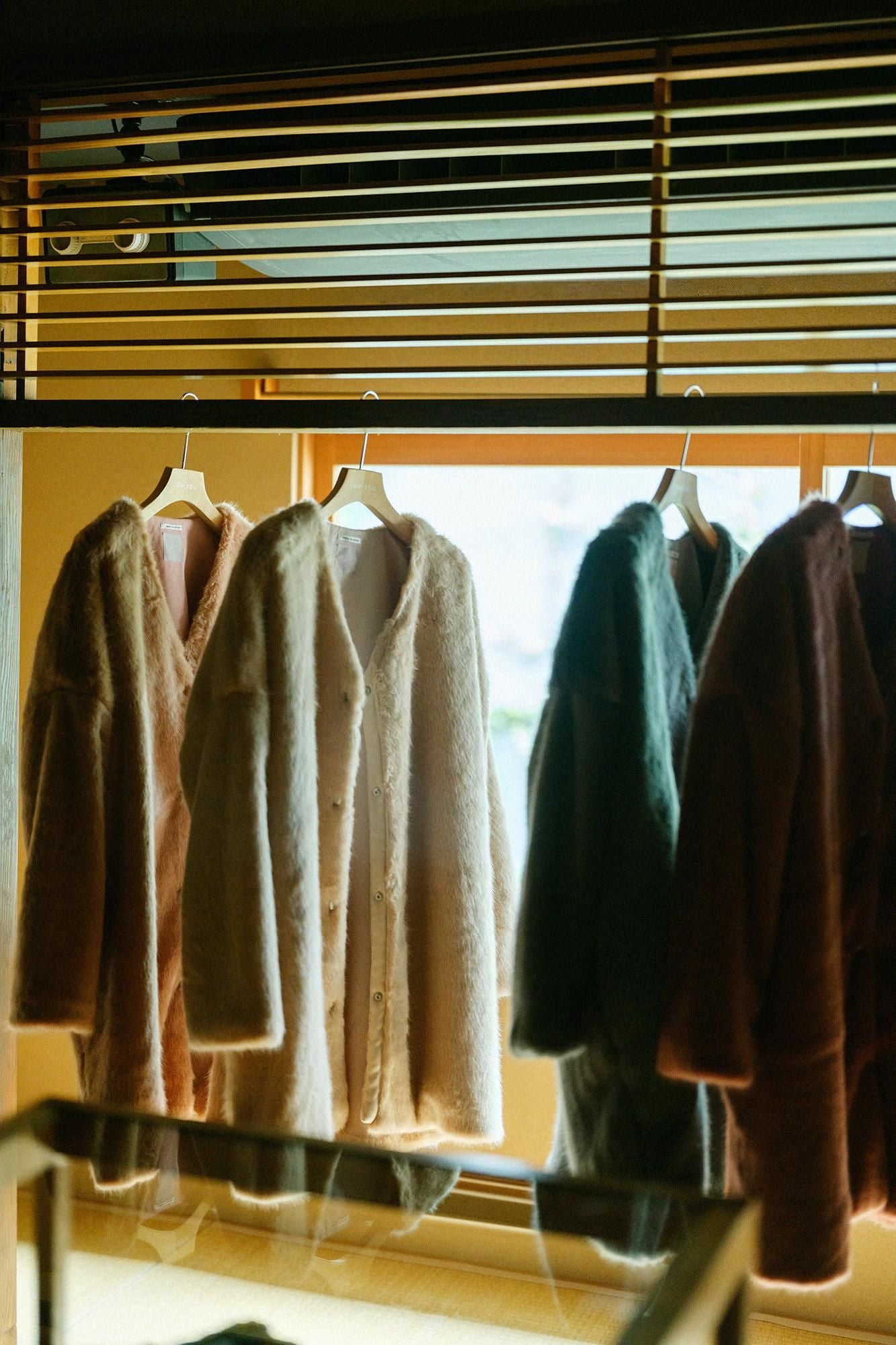 Faux Fur V-neck Light Tunic Coat/Beige