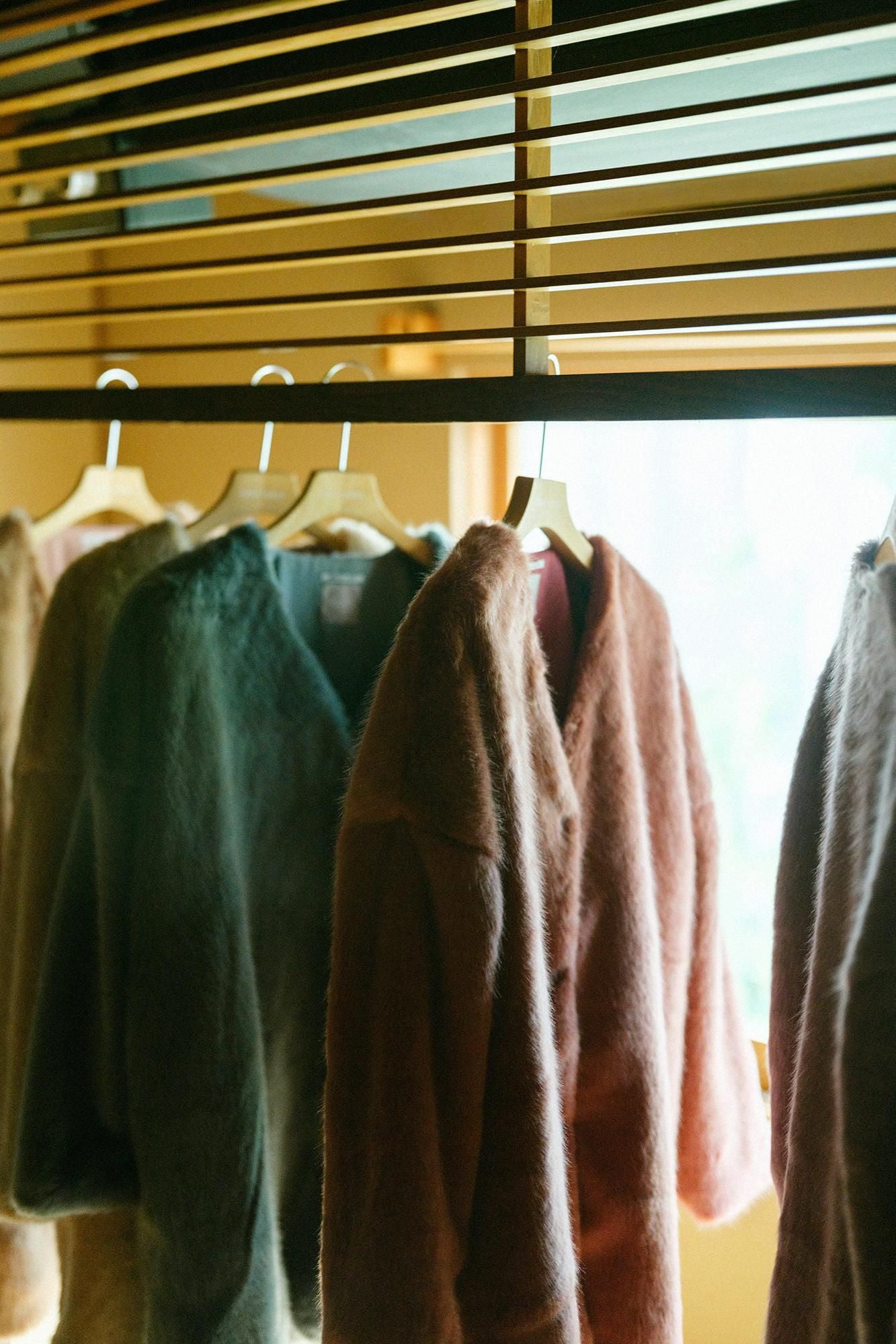 Faux Fur V-neck Light Tunic Coat/Sappanwood Brown