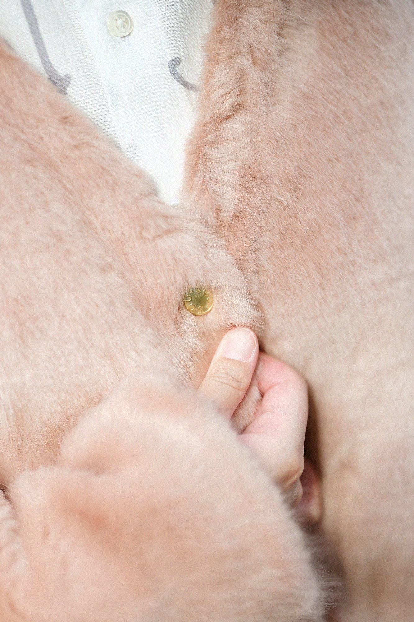 페이크 퍼 V넥 빛튜닉코트/Haiume (Haiume)