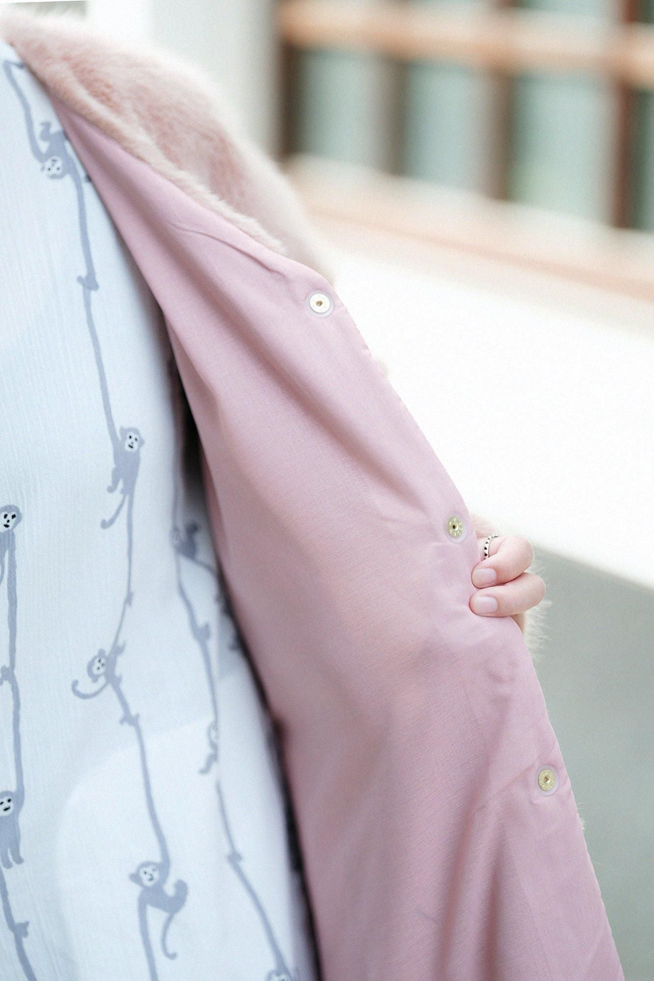 페이크 퍼 V넥 빛튜닉코트/Haiume (Haiume)