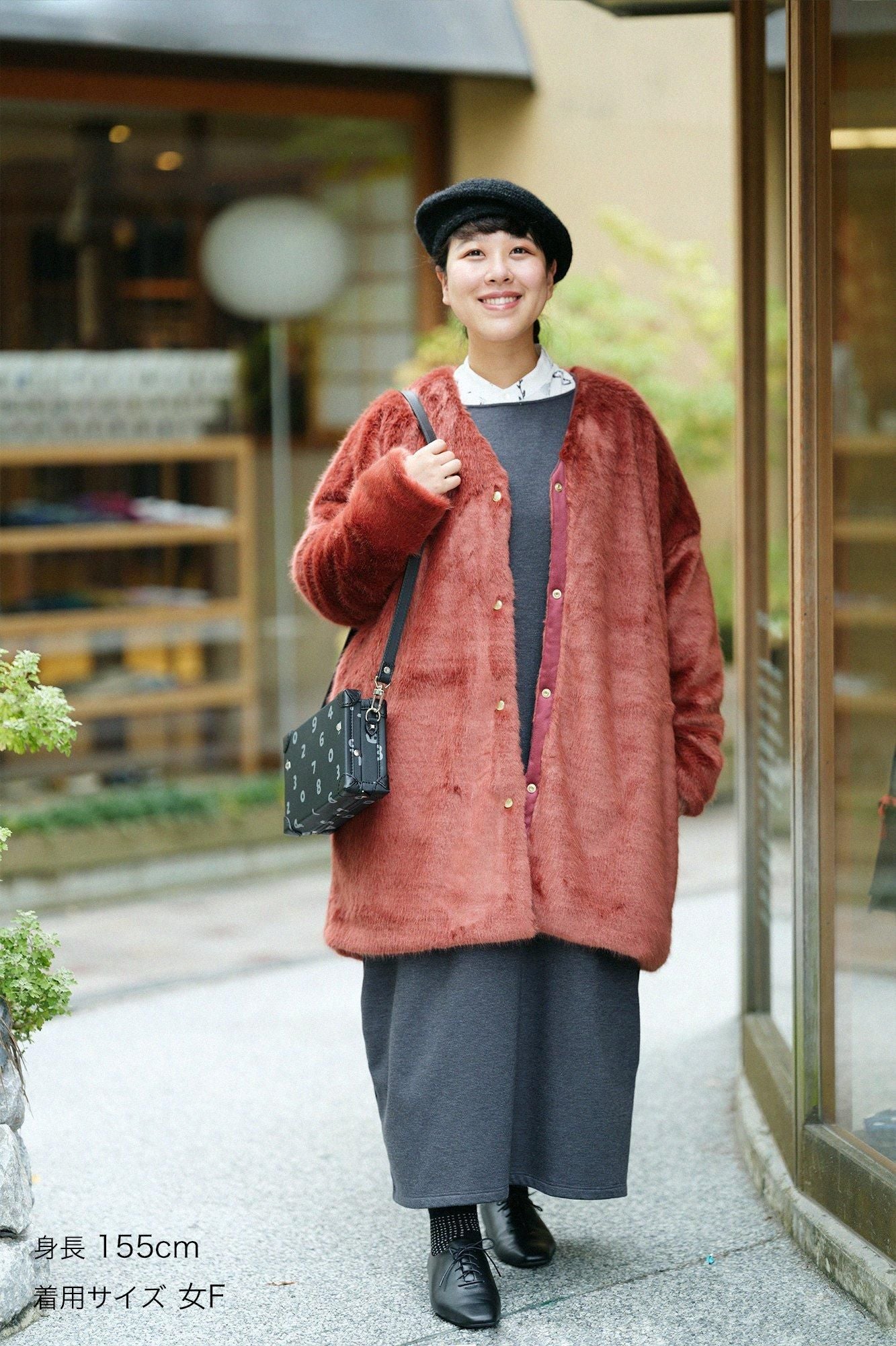 페이크 퍼 V넥 빛튜닉코트/참새 차 (Suzumecha)