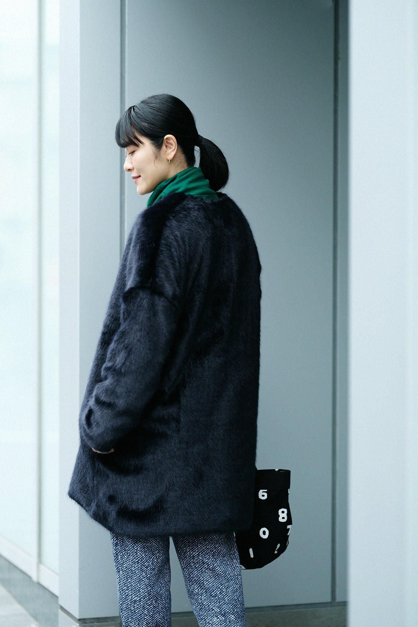 フェイクファー Vネック ライトチュニックコート/黒紺(くろこん)