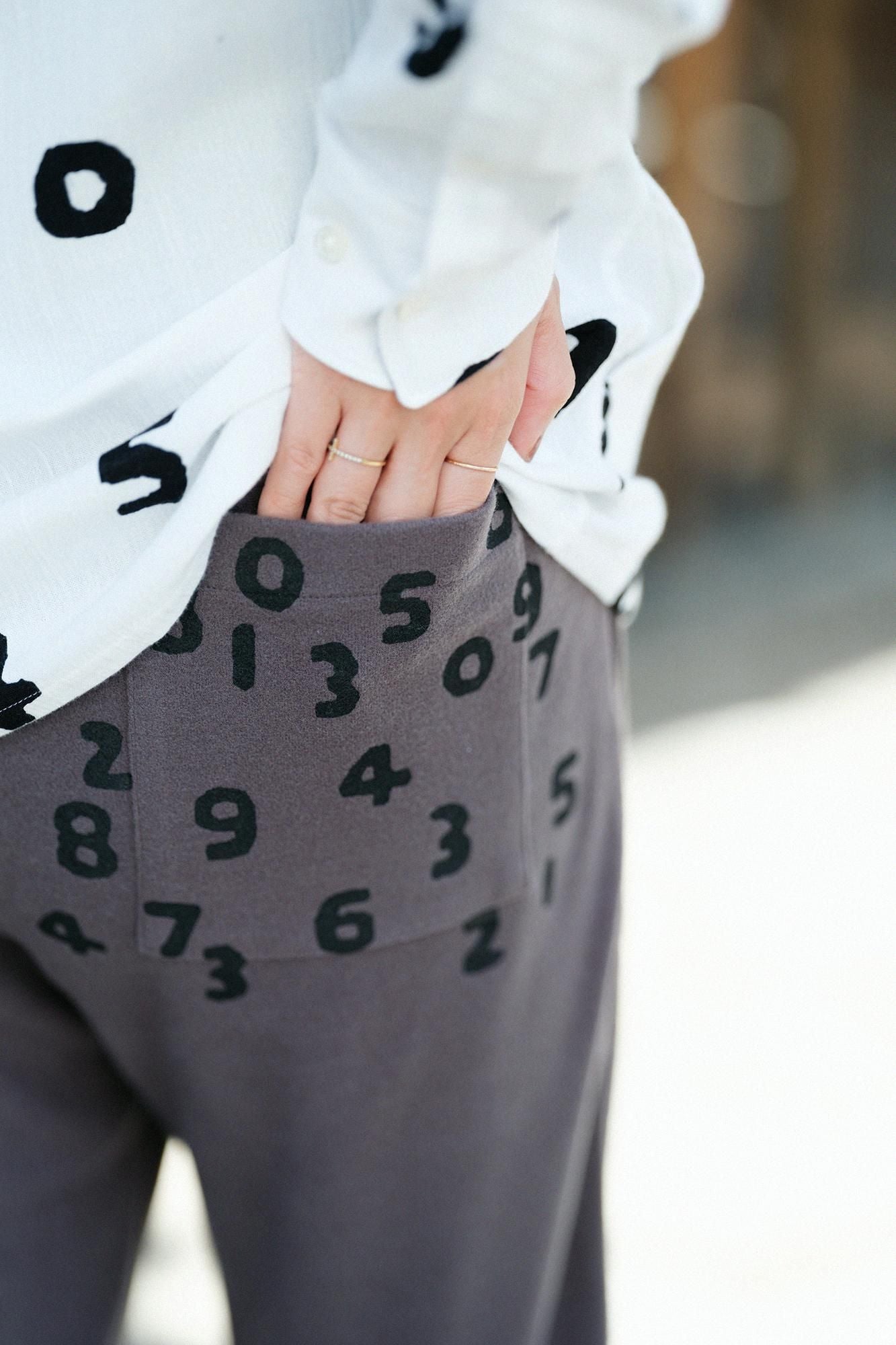 【預購】麥爾登柔滑 休閒窄管長褲/深灰色(※預計於12月9日左右發貨)