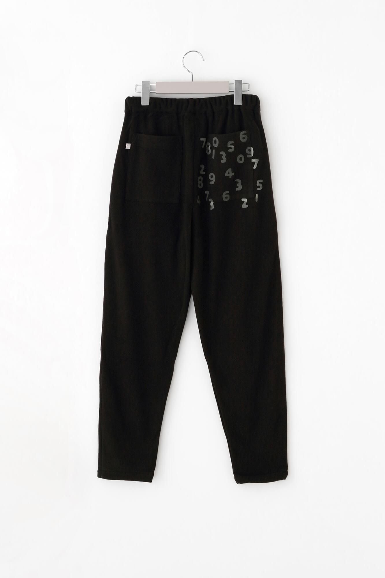 麥爾登柔滑休閒窄管長褲/黑色