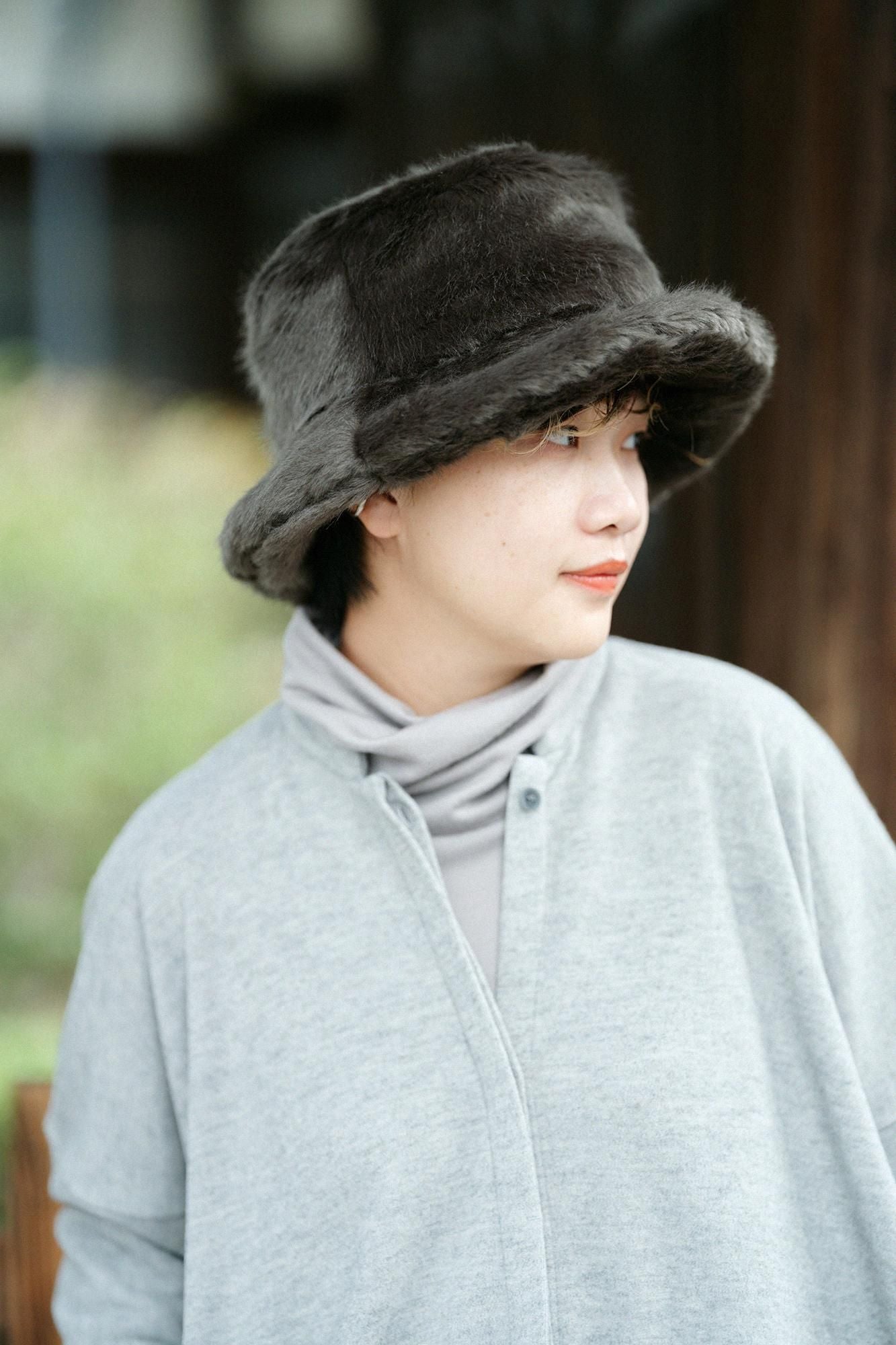 人造毛皮皮帽/深灰色× SO-SU-U十數 昆