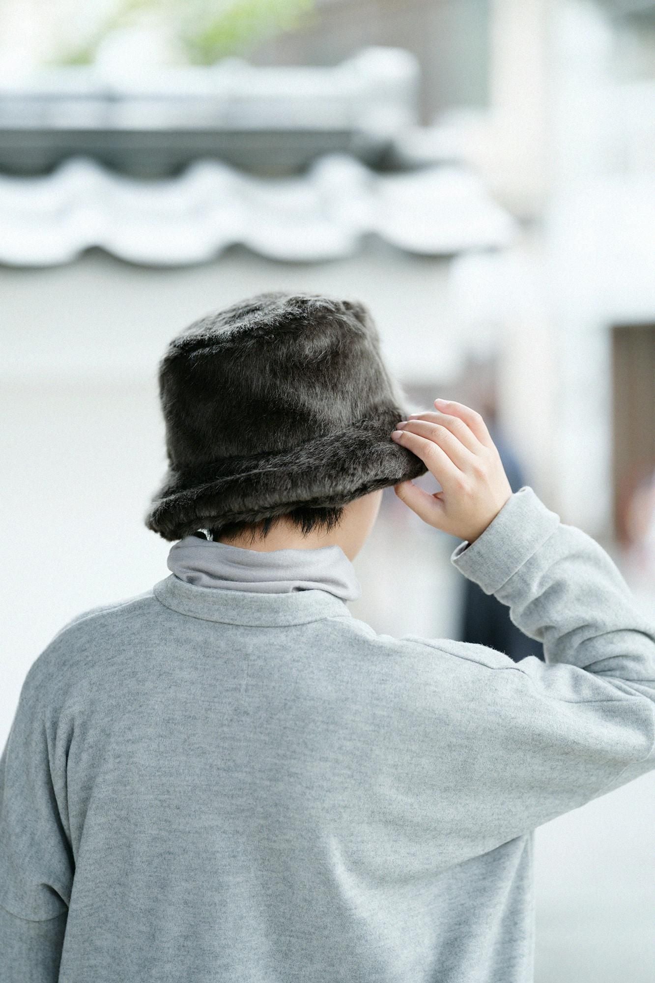 人造毛皮皮帽/深灰色× SO-SU-U十數 昆