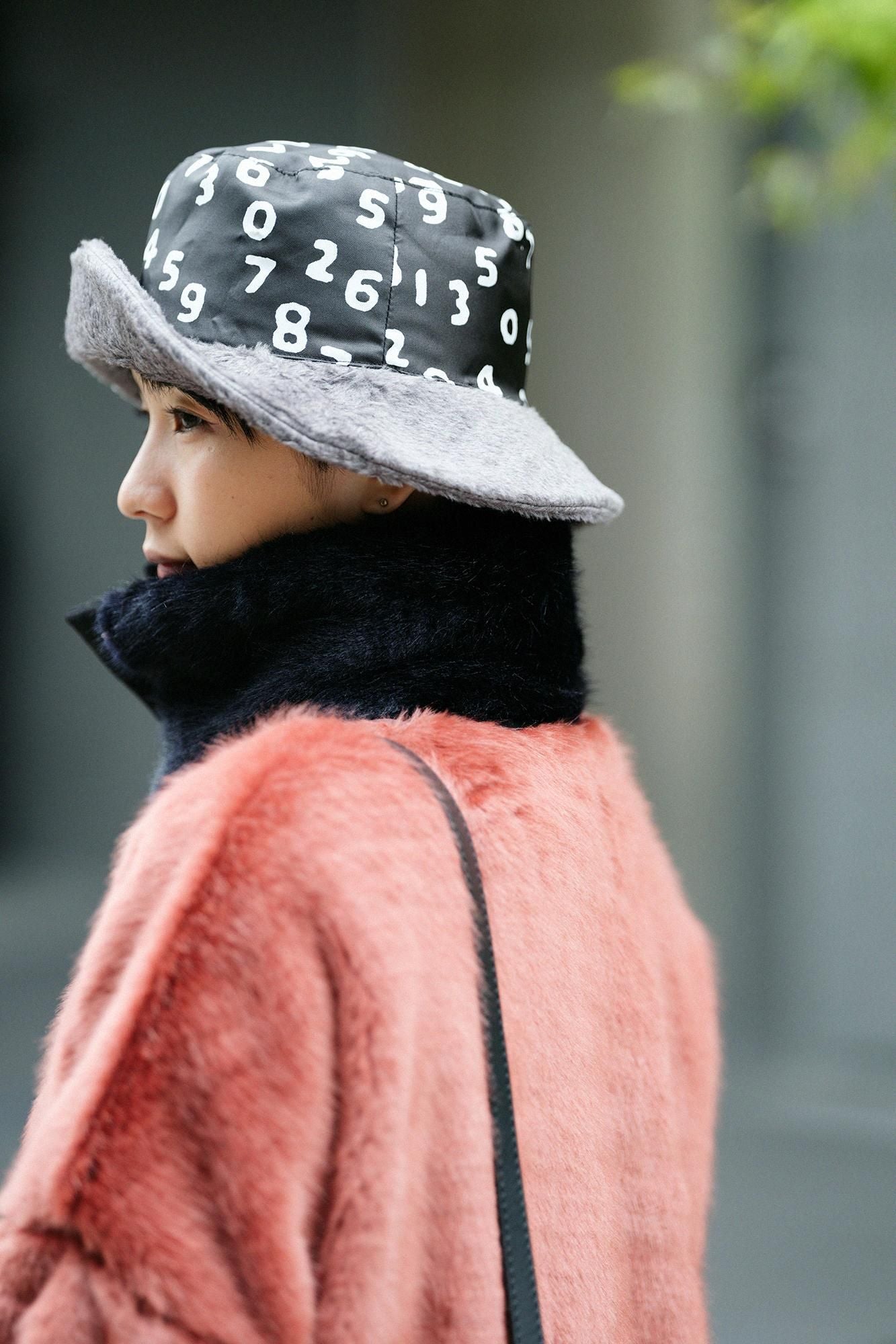 【預購】人造毛皮 雙面用短圍巾/黑色×黑藍色(※預計於12月9日左右發貨)