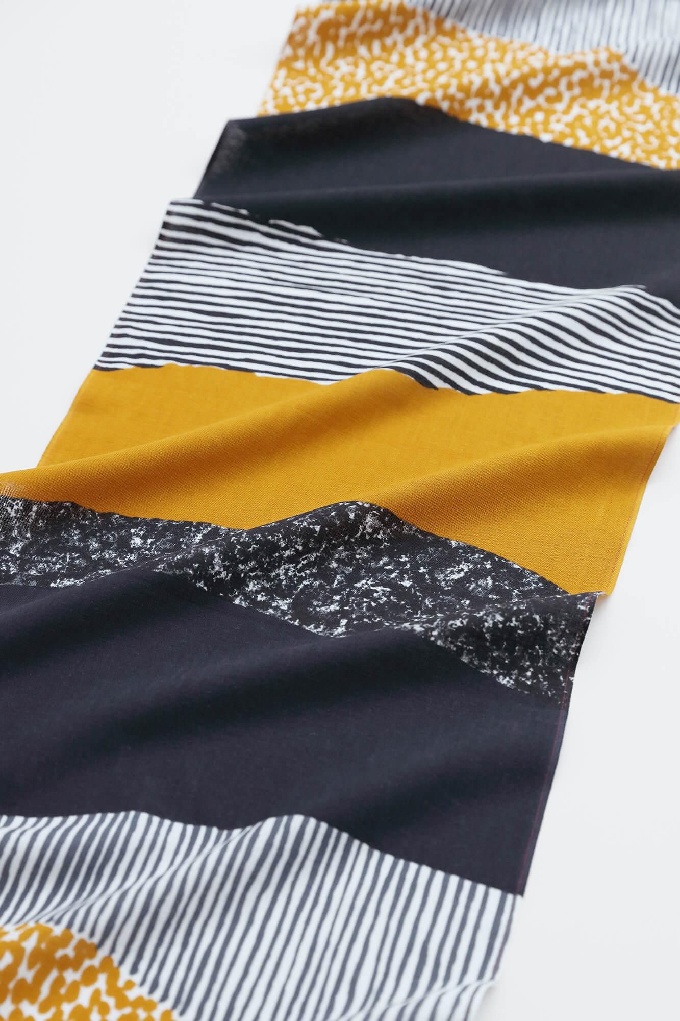 Textilien nach Gewicht verkauft (Ise-Baumwolle Tenugui) / Higashiyama Sanjuroppou Goldenes Feld (Koganetake) <50 cm>