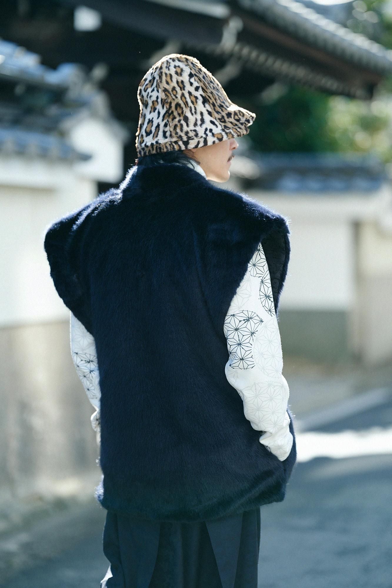 Jacar Fuukure编织X人造皮草肩部服装可逆 /湿羽毛颜色(不锈钢)