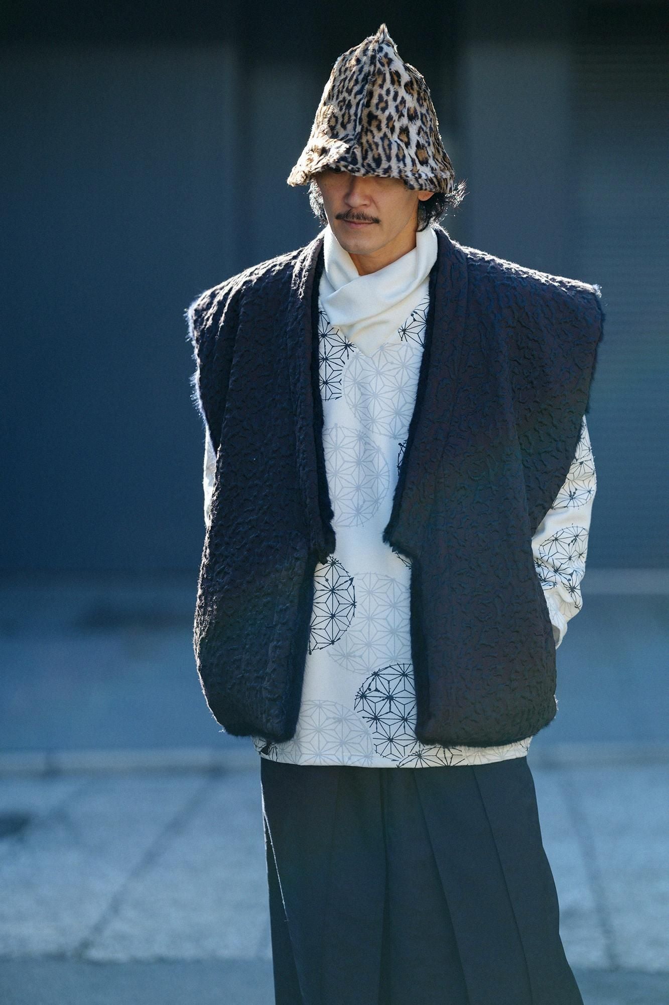 Jacquard Matelasse x Faux Fur Sleeveless Robe Reversible / Brown