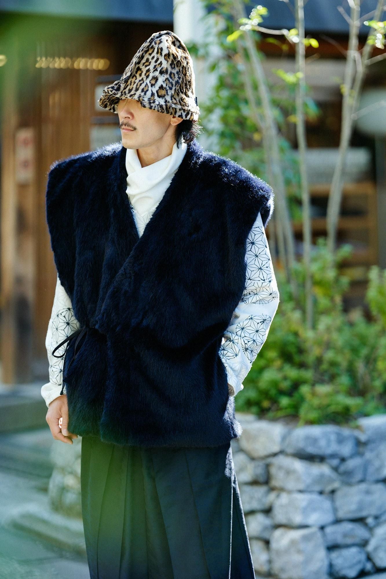 Jacquard Matelasse x Faux Fur Sleeveless Robe Reversible / Brown