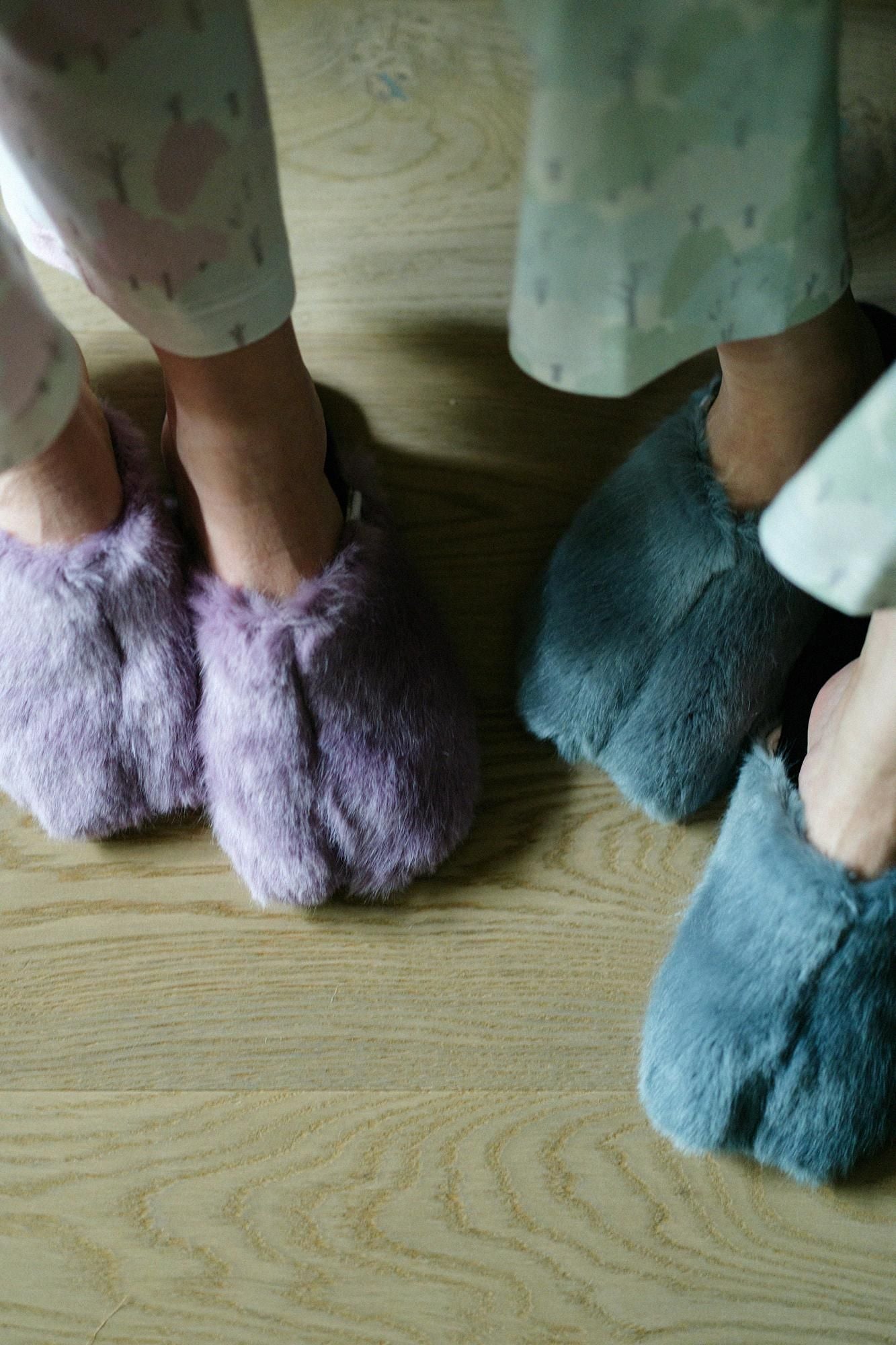 人造毛皮薄拖鞋分趾袜/Fujimurasaki