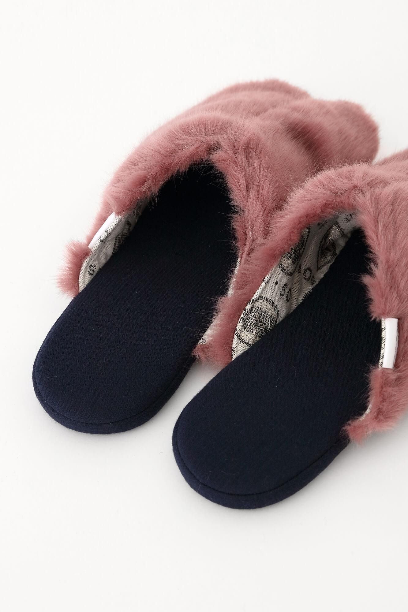 Dünner Pantoffel aus Kunstfell Tabi/Suouko