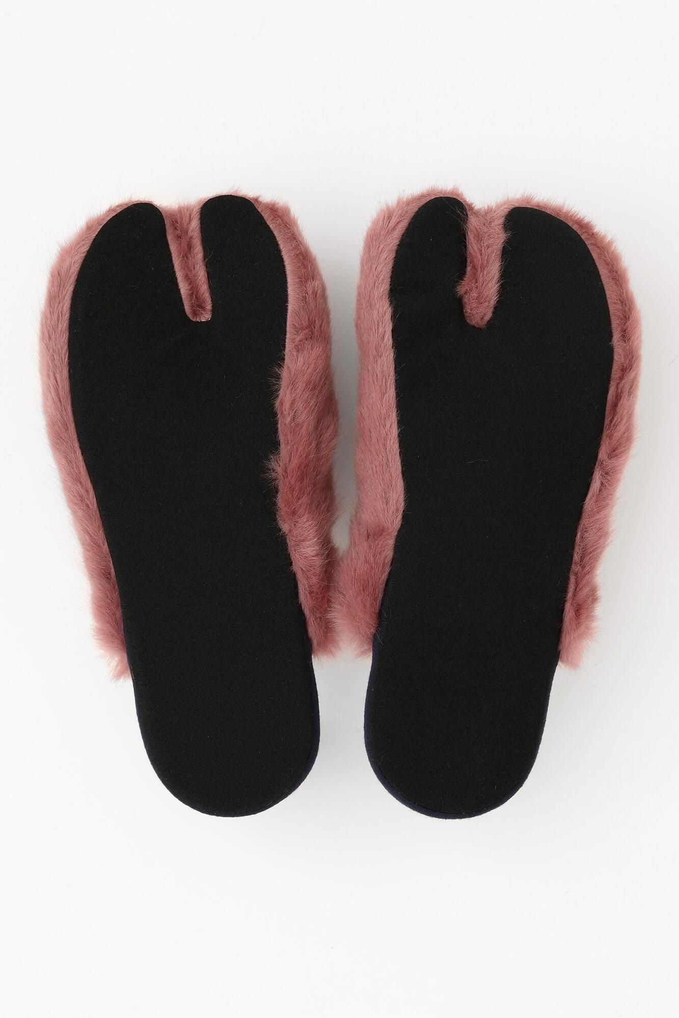 Dünner Pantoffel aus Kunstfell Tabi/Suouko